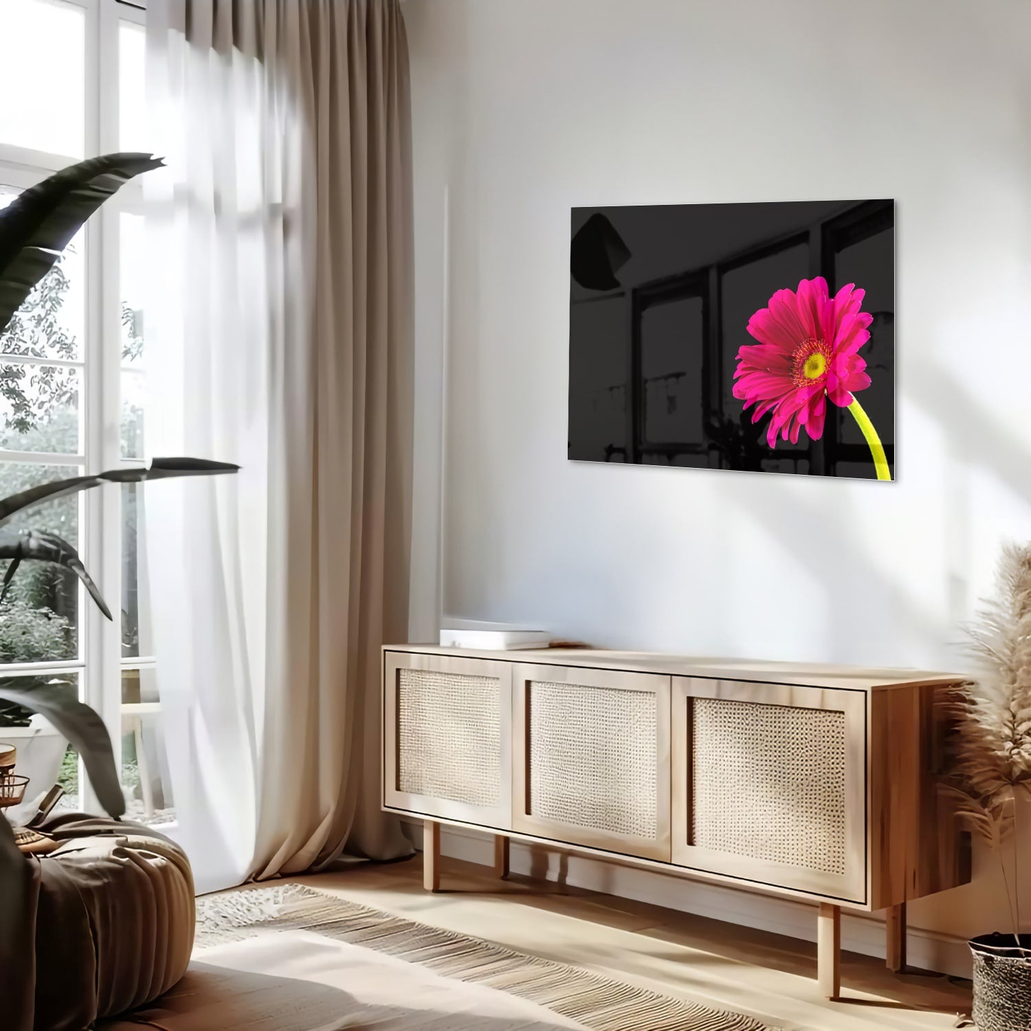 Glazen schilderij van een roze gerbera op zwarte achtergrond, perfect voor decoratie