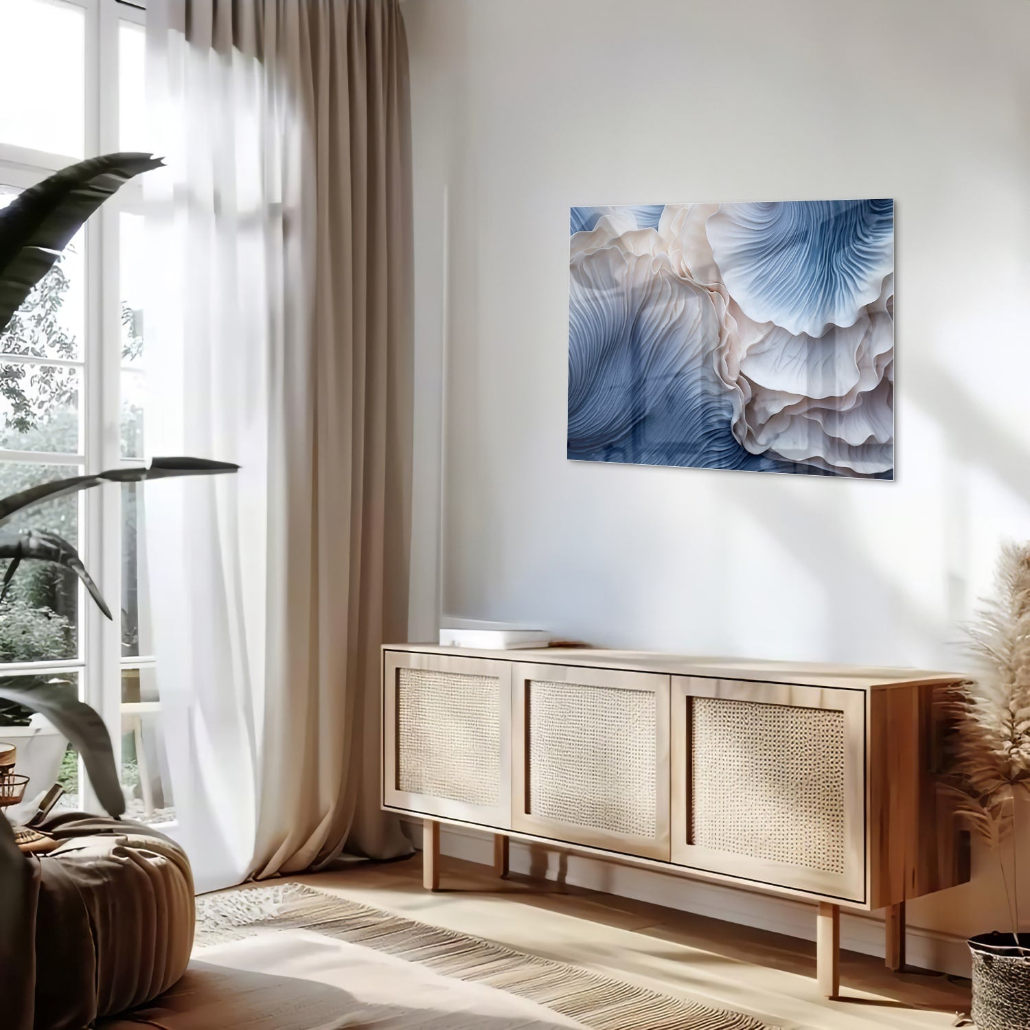 Glazen schilderij met blauw-witte patronen in modern interieur