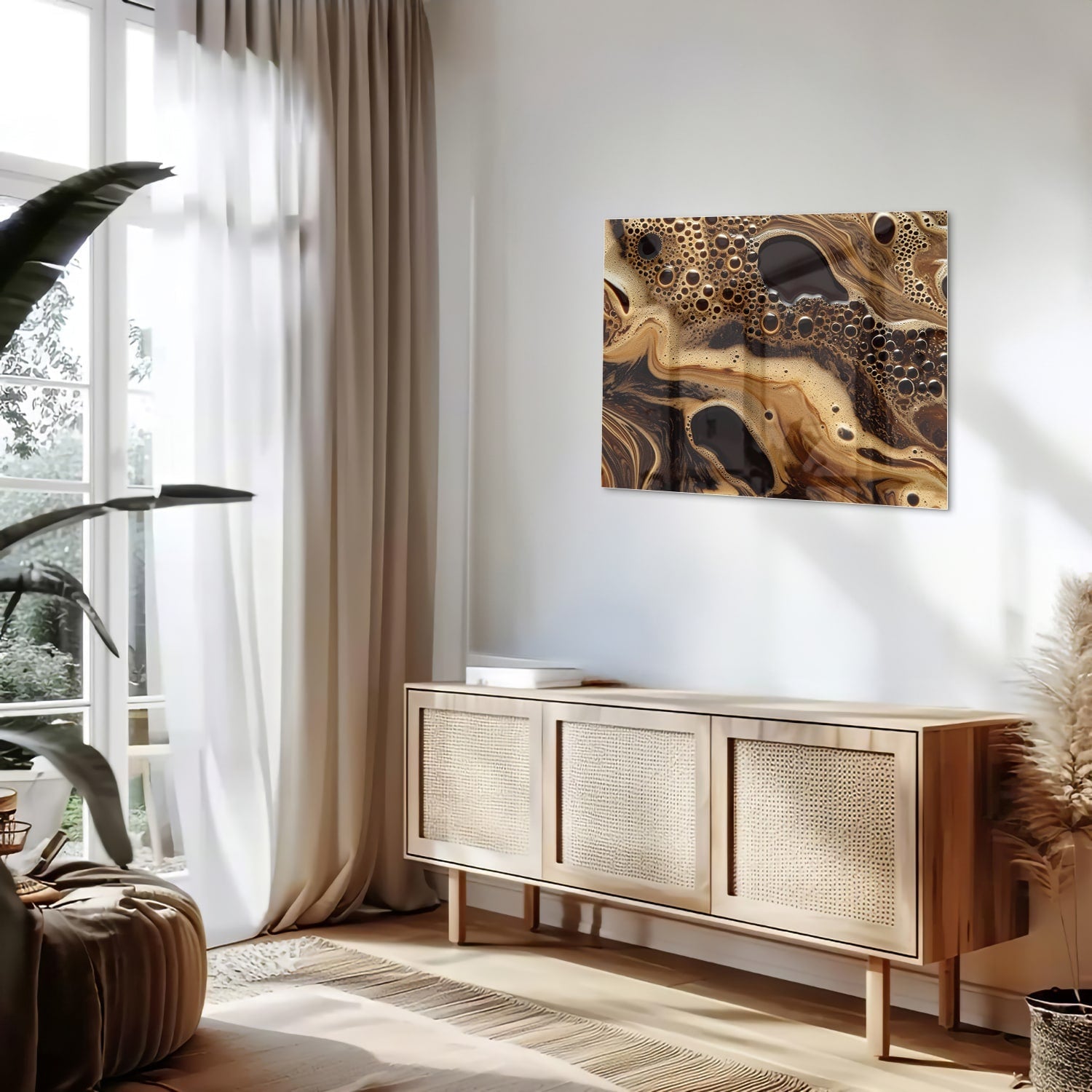 Abstract glazen schilderij met aardse kleuren en organische vormen, geschikt voor moderne interieurs.