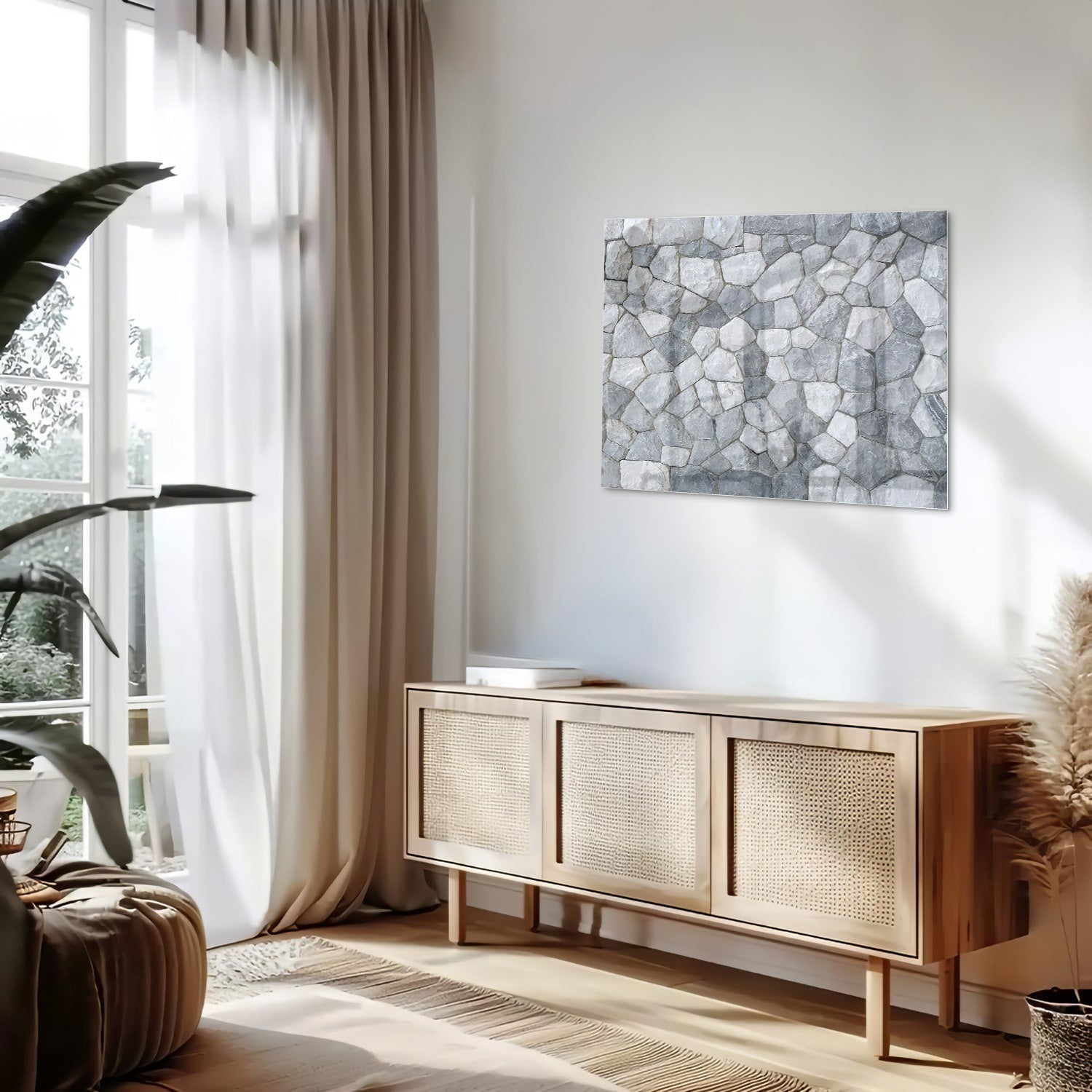 Glazen schilderij met een patroon van grijze stenen in een sfeervol interieur