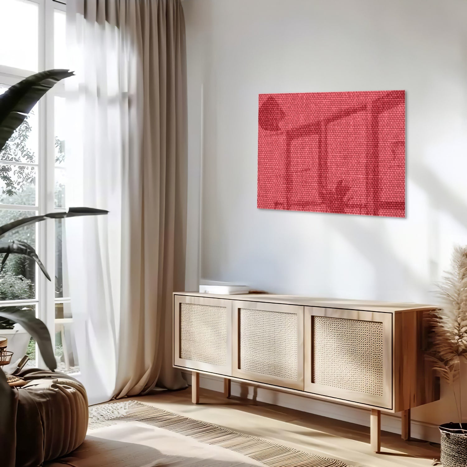 Modern glazen schilderij in helder rood aan de muur boven een licht houten kast.