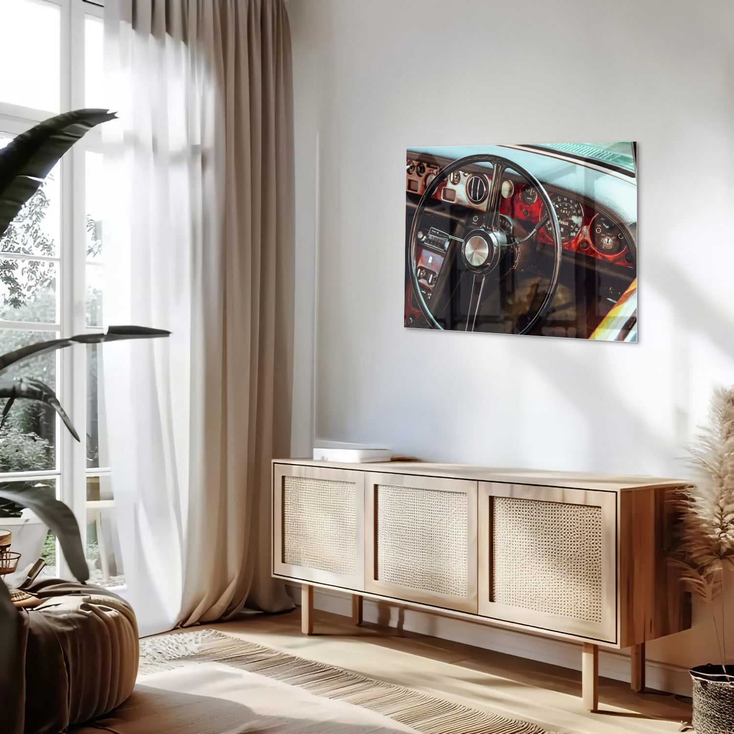 Glazen schilderij van een retro autostuur met dashboard details.