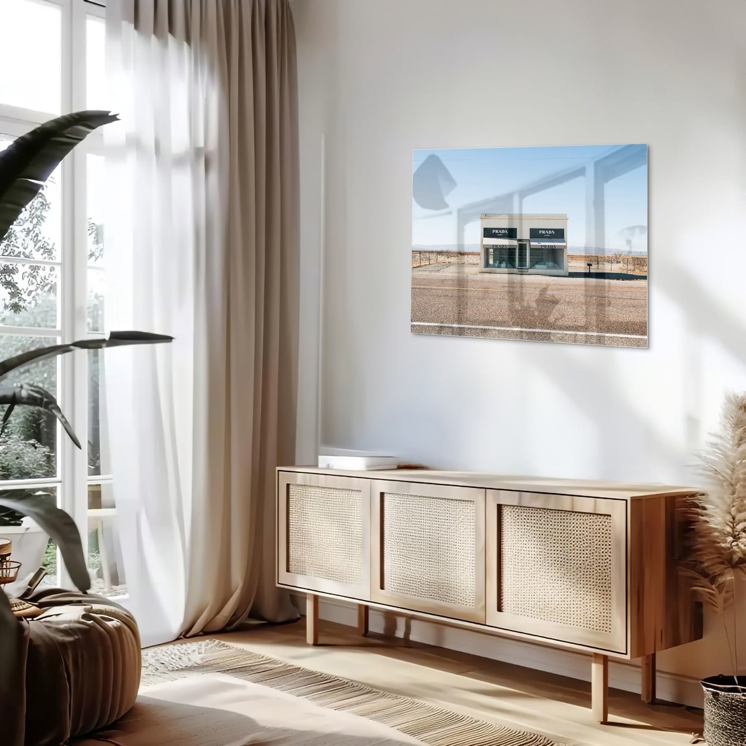 Glazen schilderij van een woestijnlandschap met moderne architectuur
