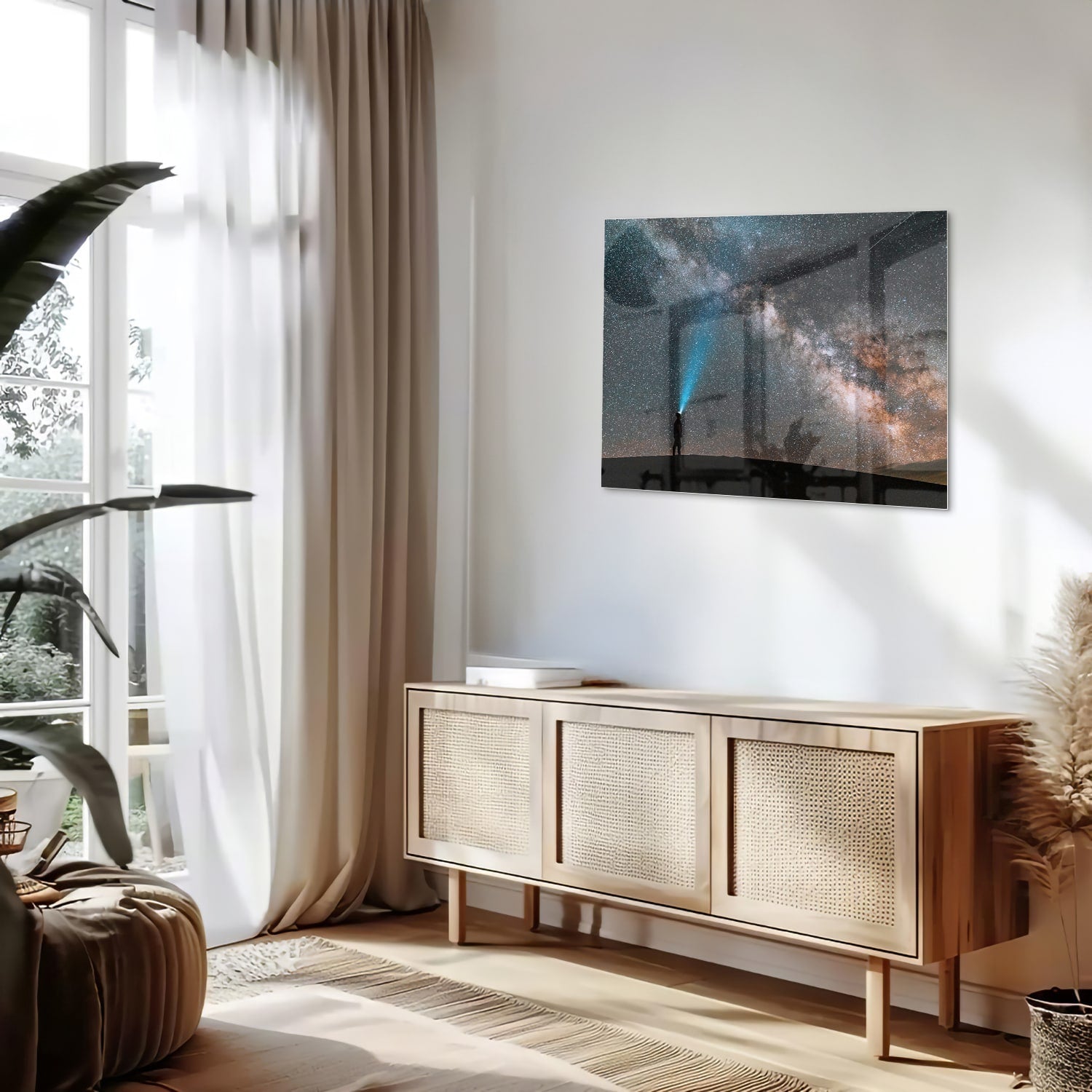 Glazen schilderij van een sterrenhemel met een lichtstraal.