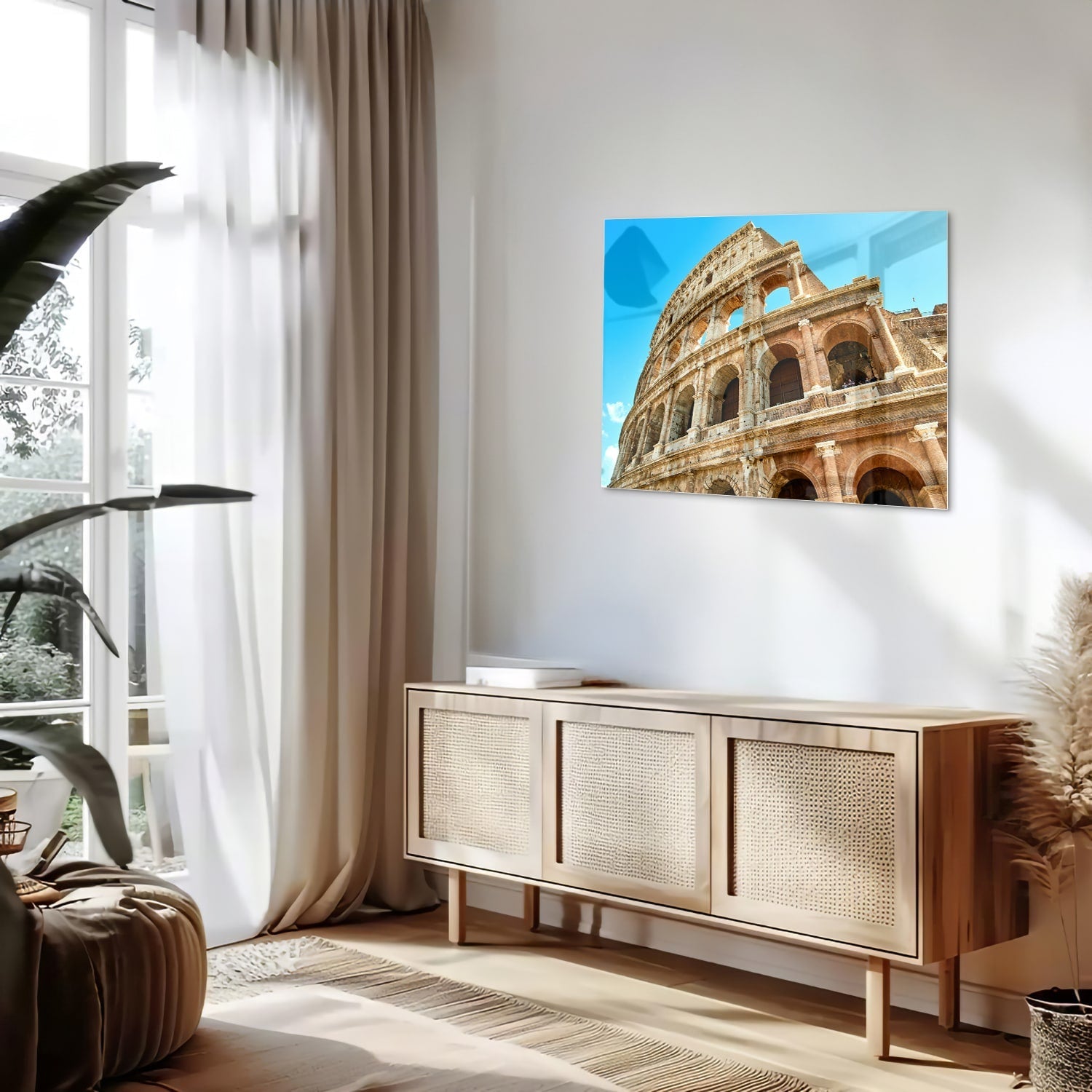 Een glazen schilderij van het Colosseum in Rome met een blauwe lucht achtergrond.