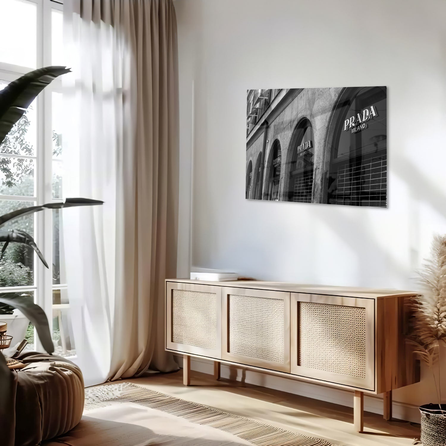 Glazen schilderij van een Prada etalage in zwart-wit, geschikt voor moderne interieurs.
