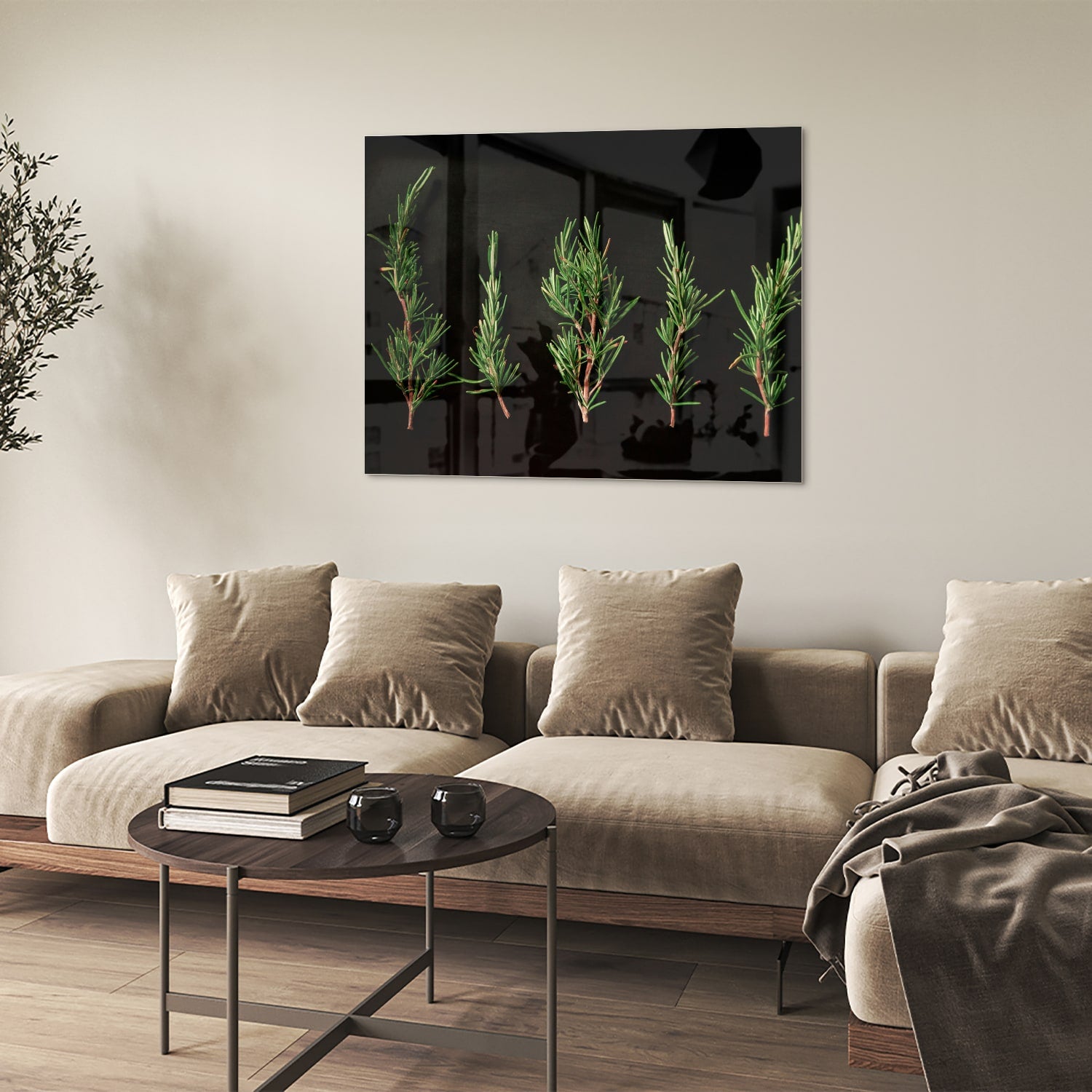Glazen schilderij met illustraties van groene takken aan een wand.