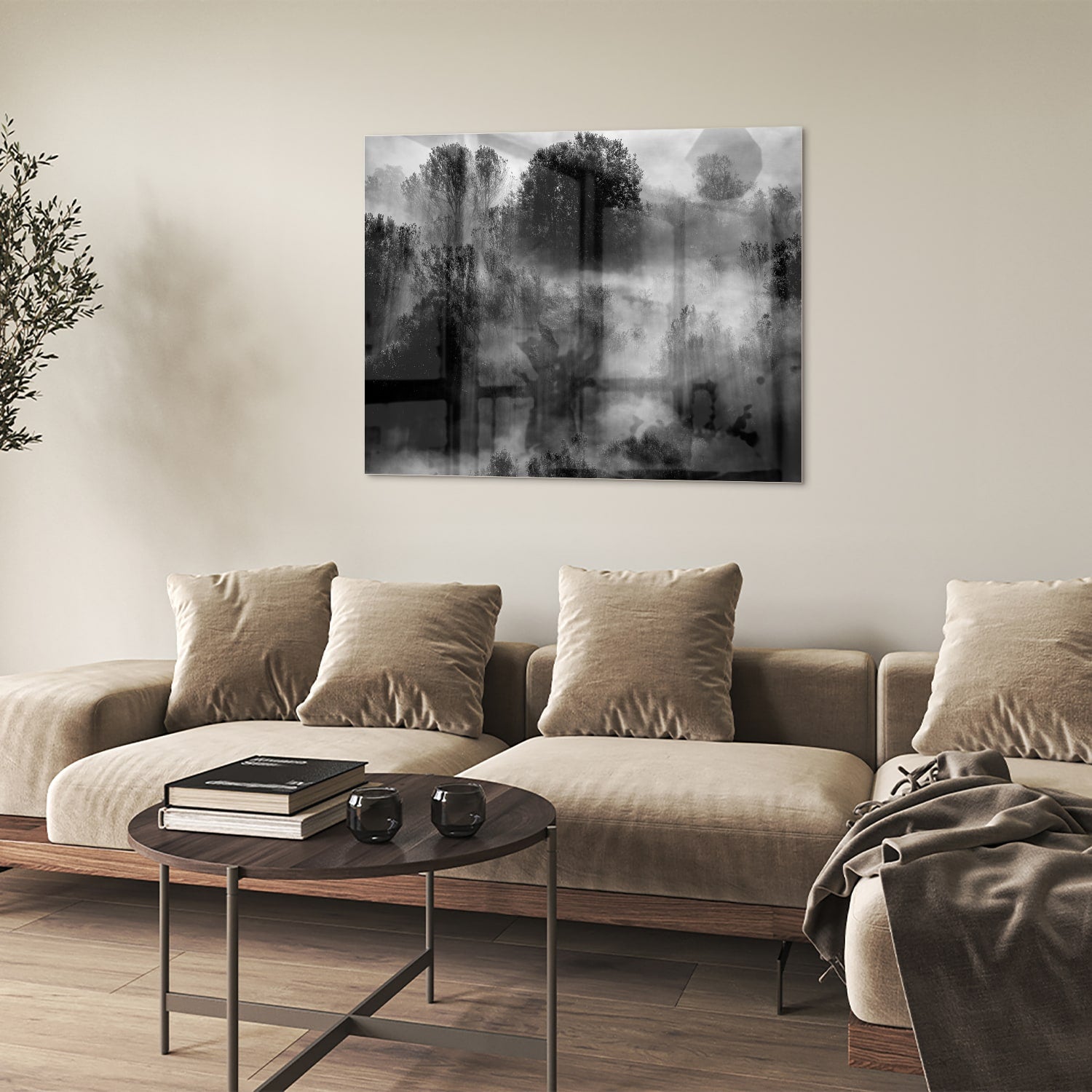Glazen schilderij met een abstract zwart-wit landschap van bomen in de mist.