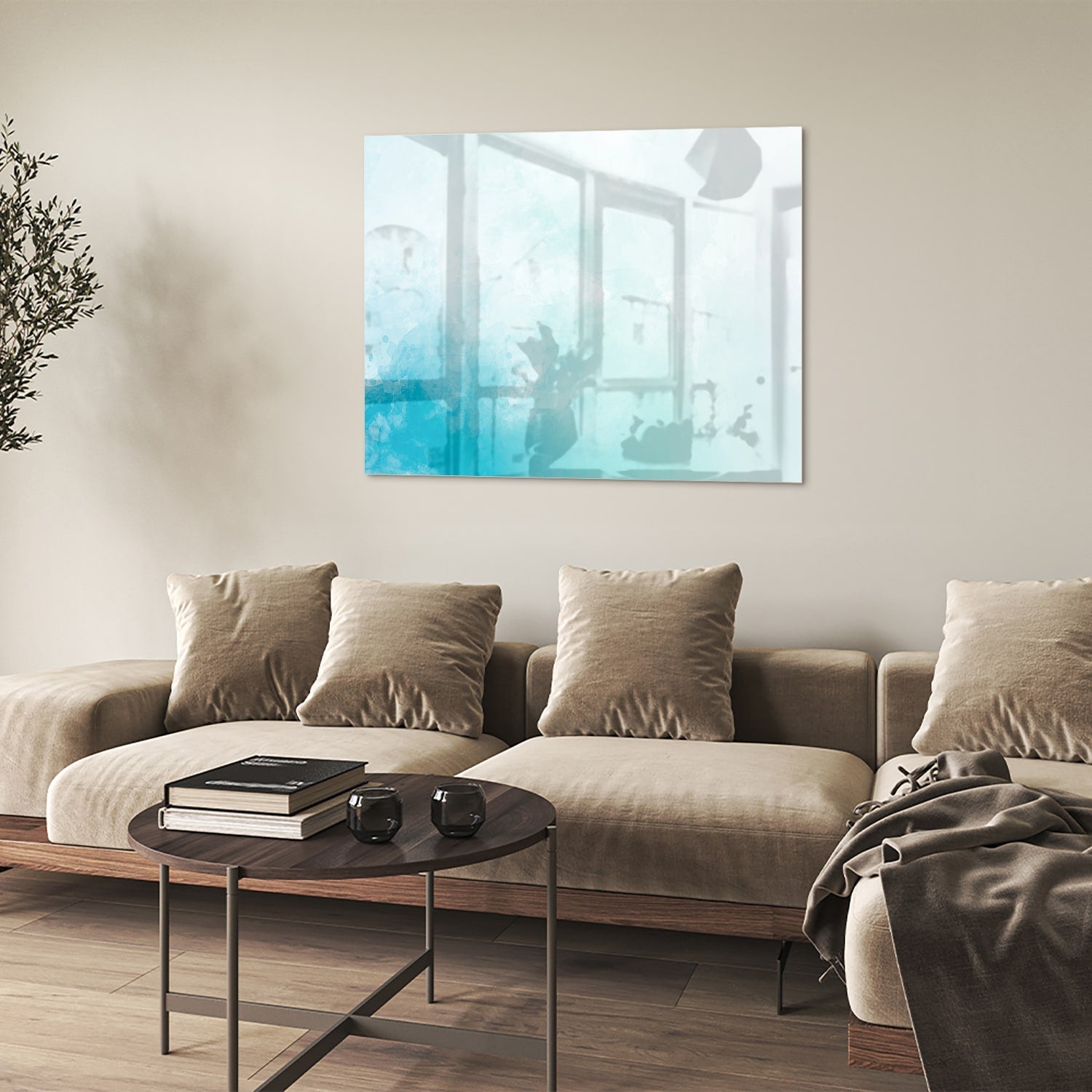 Abstract glazen schilderij met blauwe en turquoise tinten aan de muur.