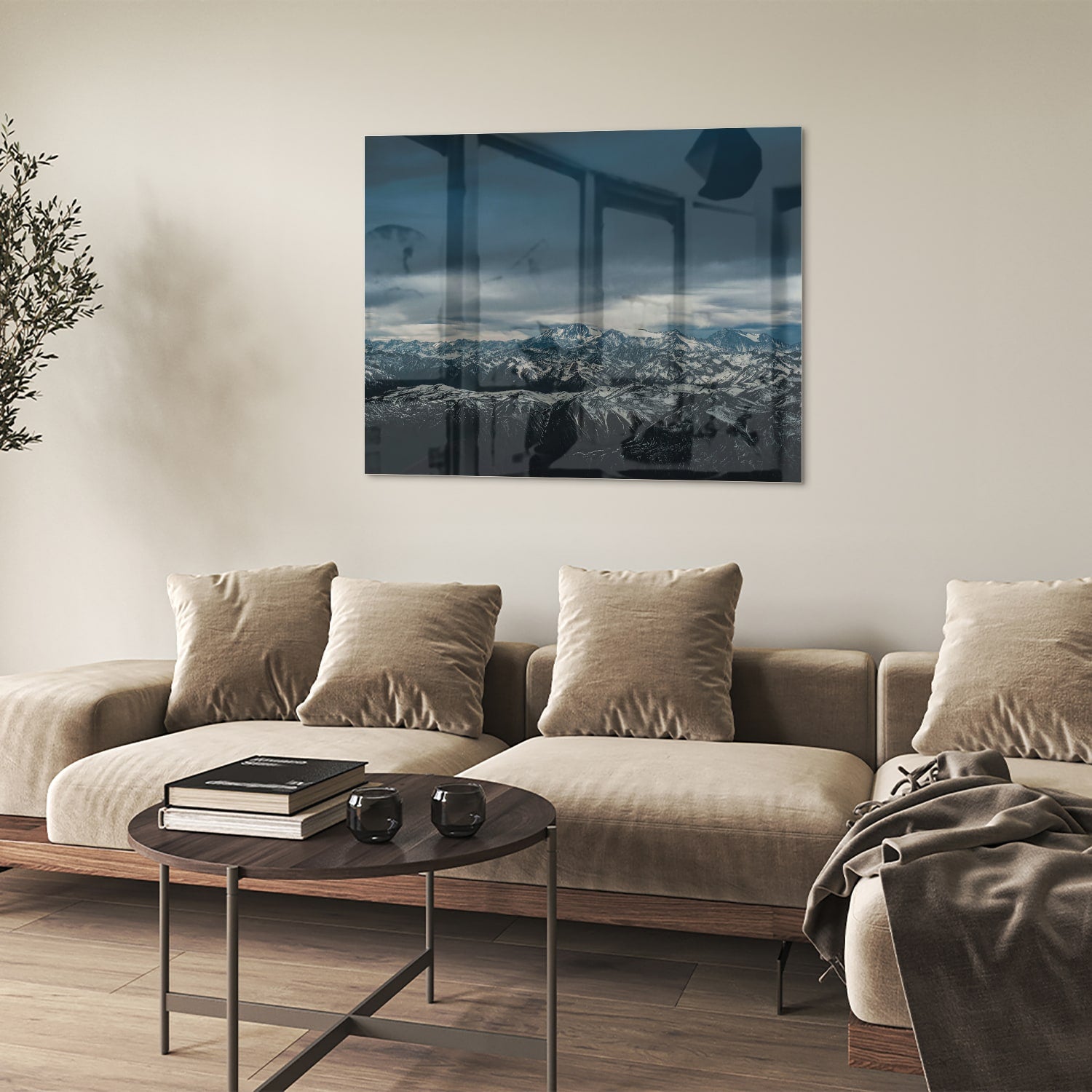 Glazen schilderij van een majestueus berglandschap met sneeuwtoppen