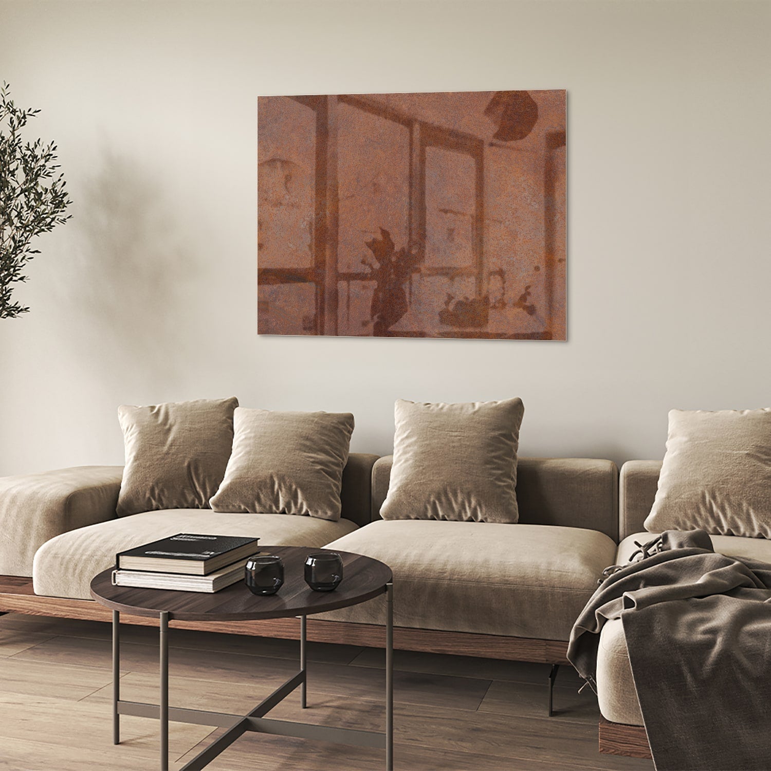 Abstract glazen schilderij met aardetinten boven een houten meubel.