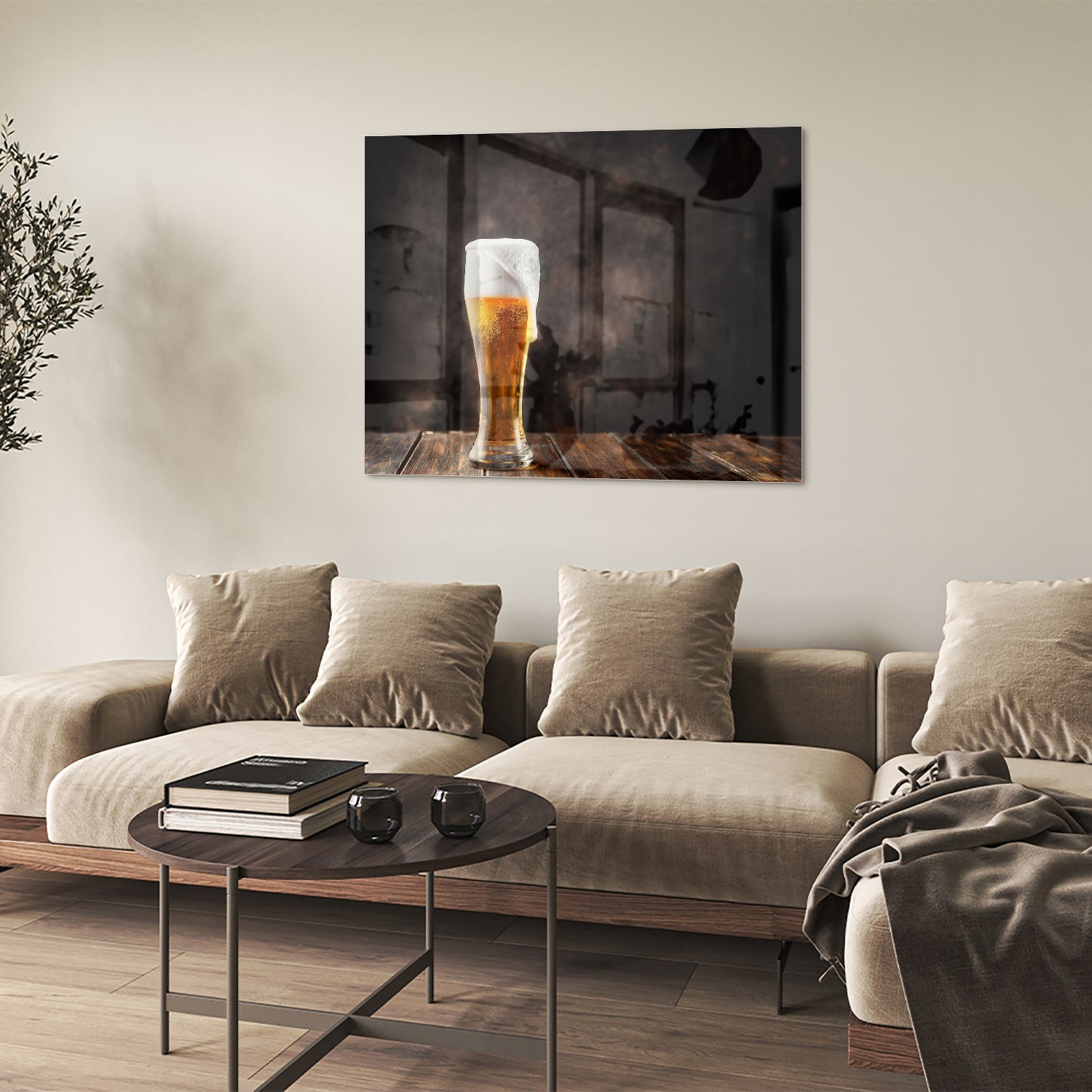 Glazen schilderij van een biertje op houten ondergrond