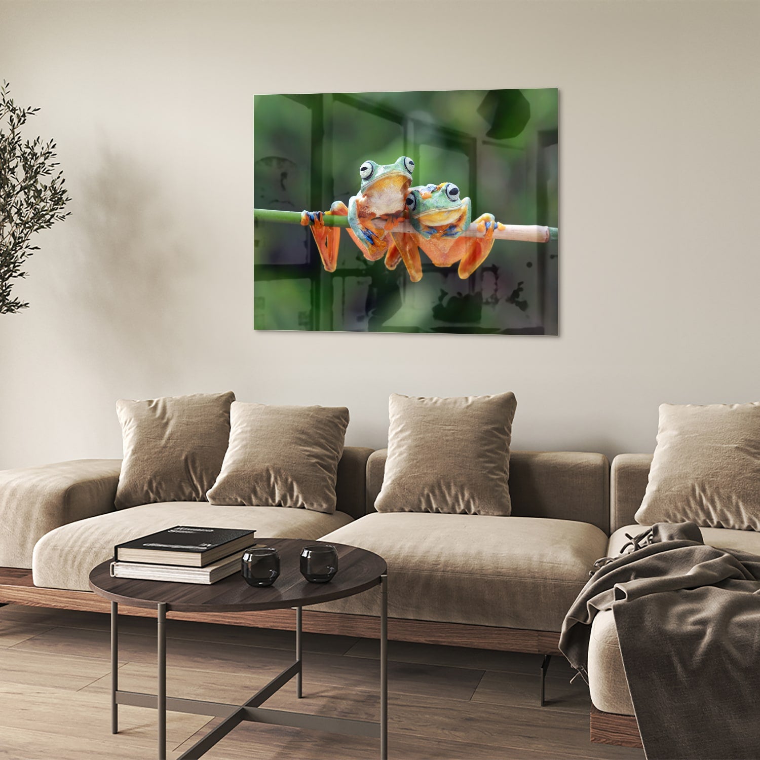 Glazen schilderij van een vrolijke kikker die op een tak zit.
