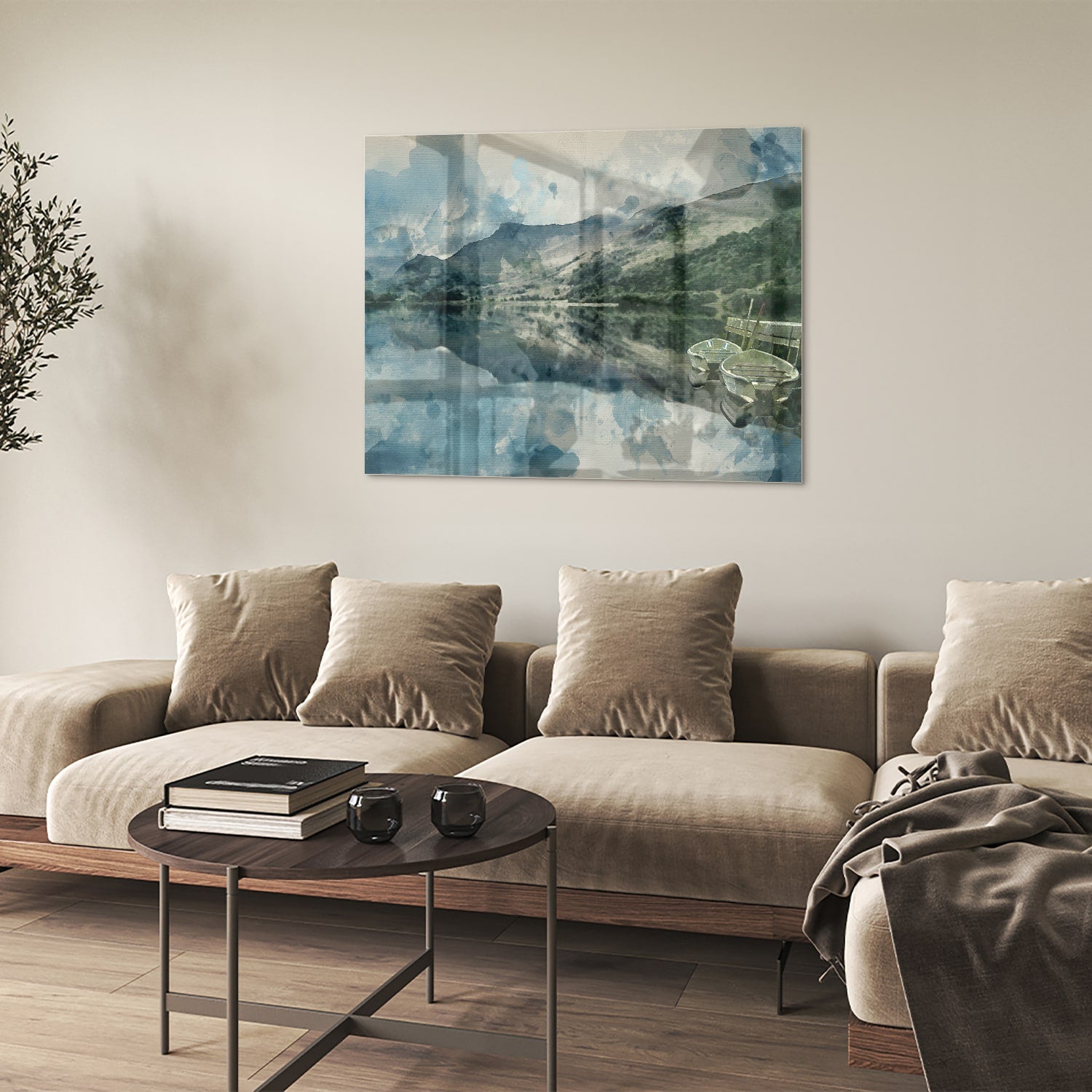 Glazen schilderij van een serene landschap met blauw meer en bergen