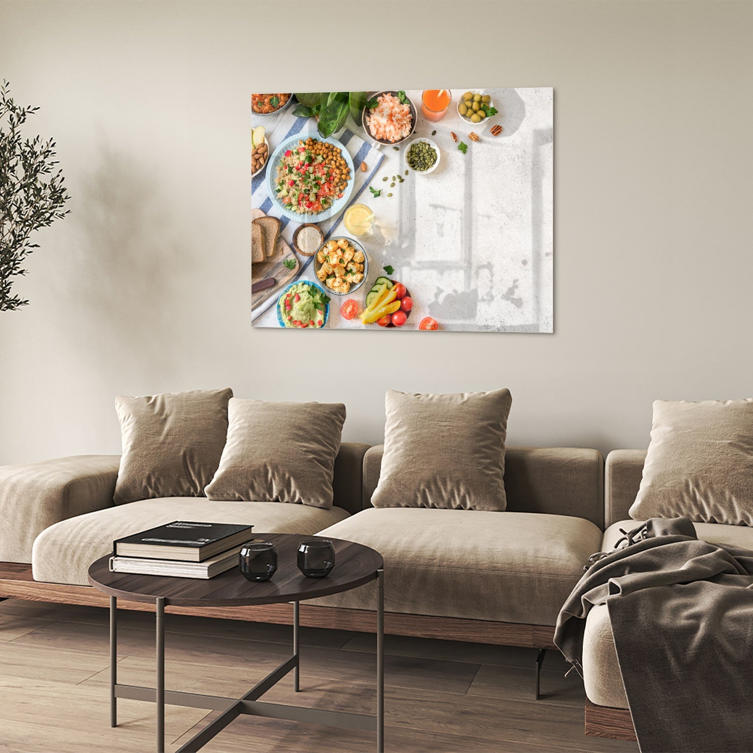 Kleurrijk glazen schilderij met een variteit aan verse gerechten en ingredinten, ideaal voor keukeninspiratie.