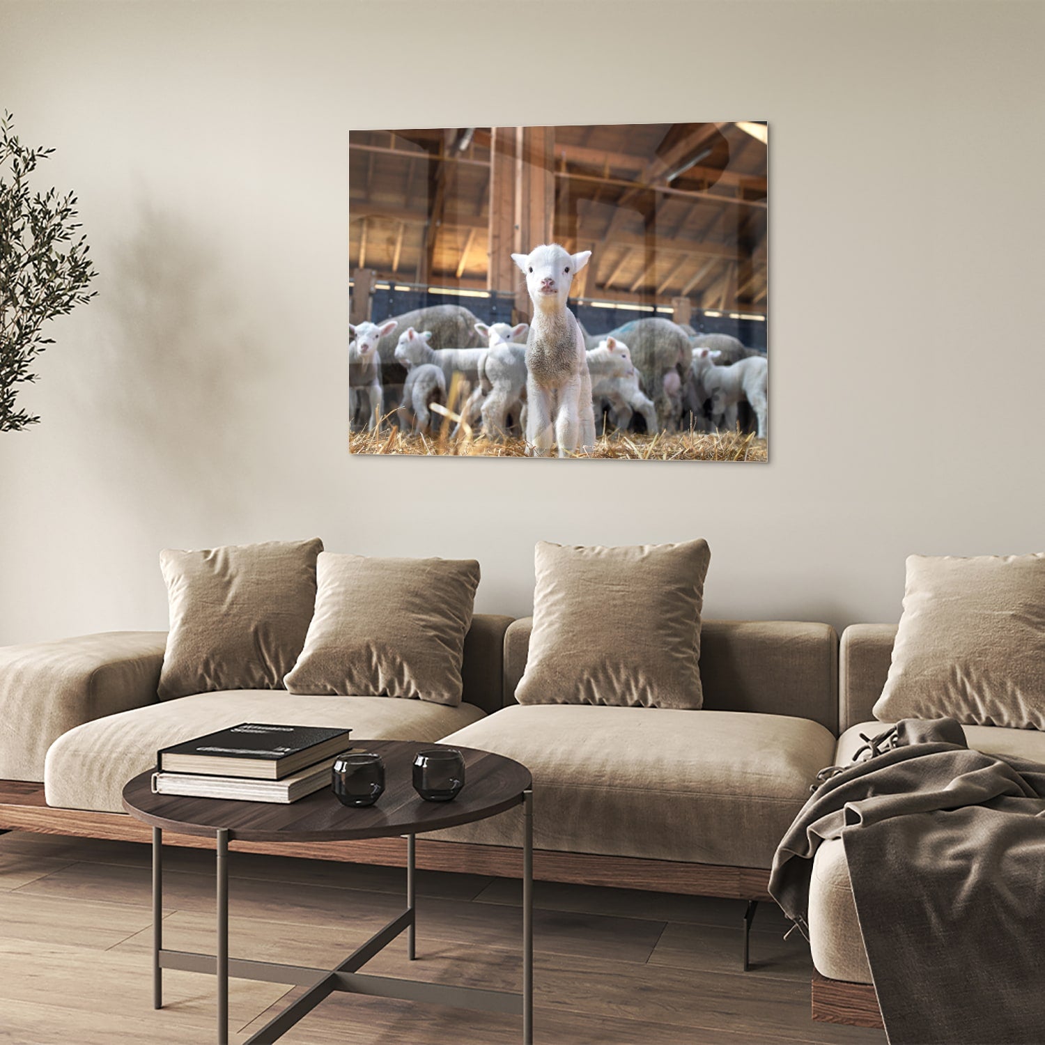 Glazen schilderij met lammetjes in een stal, perfect voor huisdecoratie.
