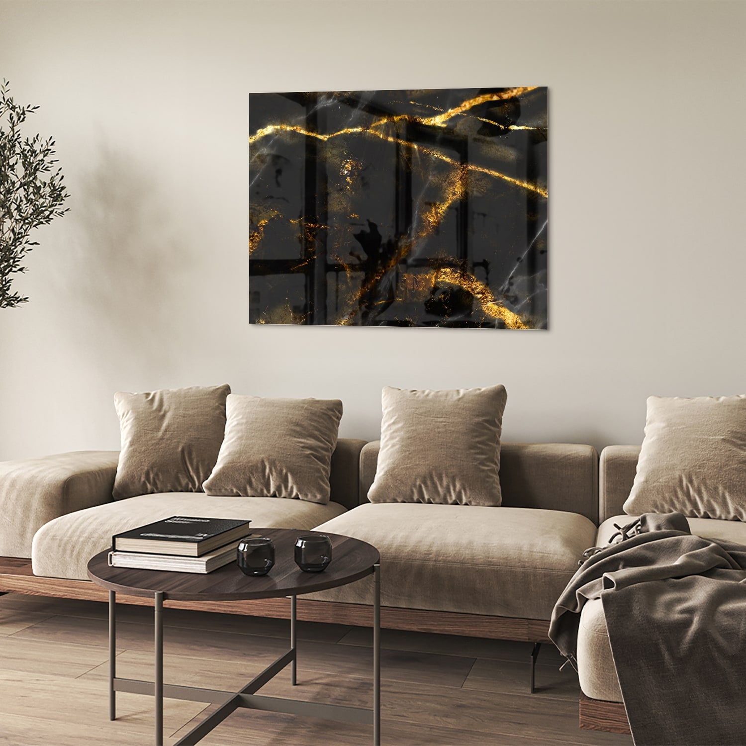 Glazen schilderij met zwart en gouden marmerdesign aan de muur