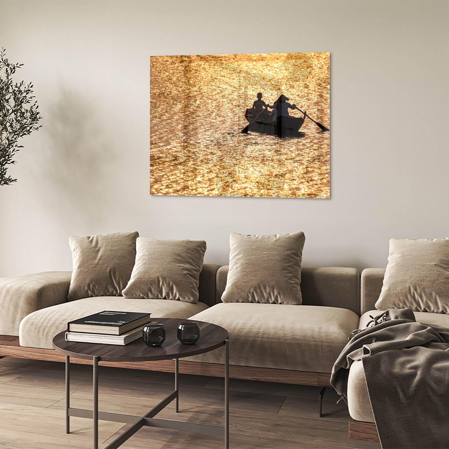 Glazen schilderij van een roeiboot op glinsterend, gouden water