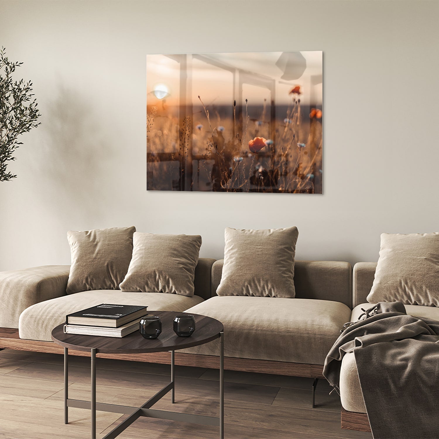 Glazen schilderij van een poppy veld bij zonsondergang, met warme kleuren.