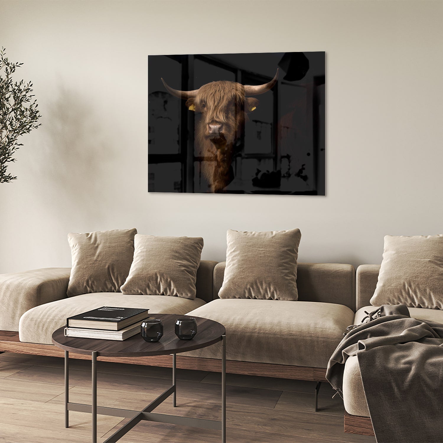 Glazen schilderij van een hooglander, een krachtige uitstraling in interieurdecoratie.