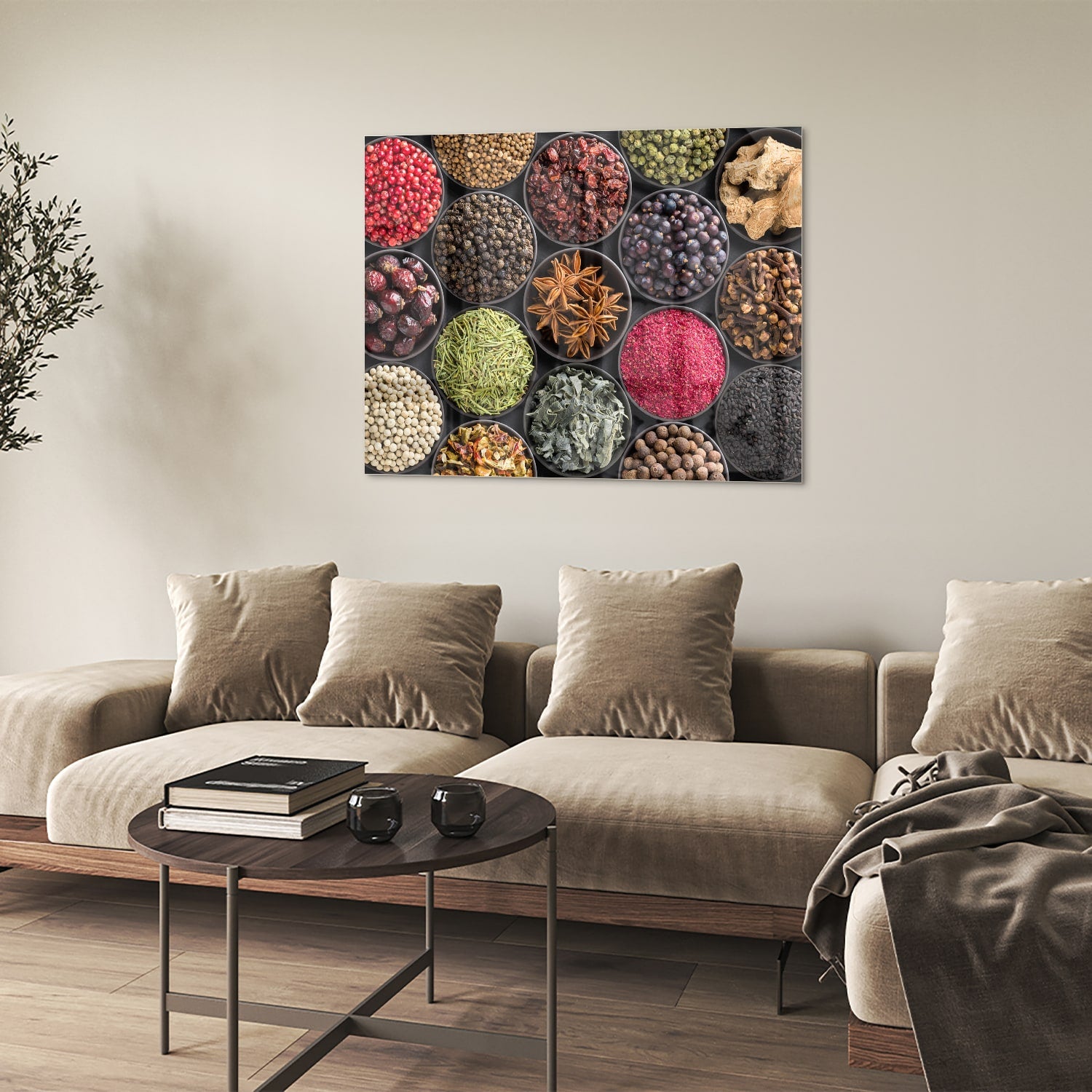 Kleurrijk glazen schilderij met diverse specerijen en kruiden in ronde schaaltjes