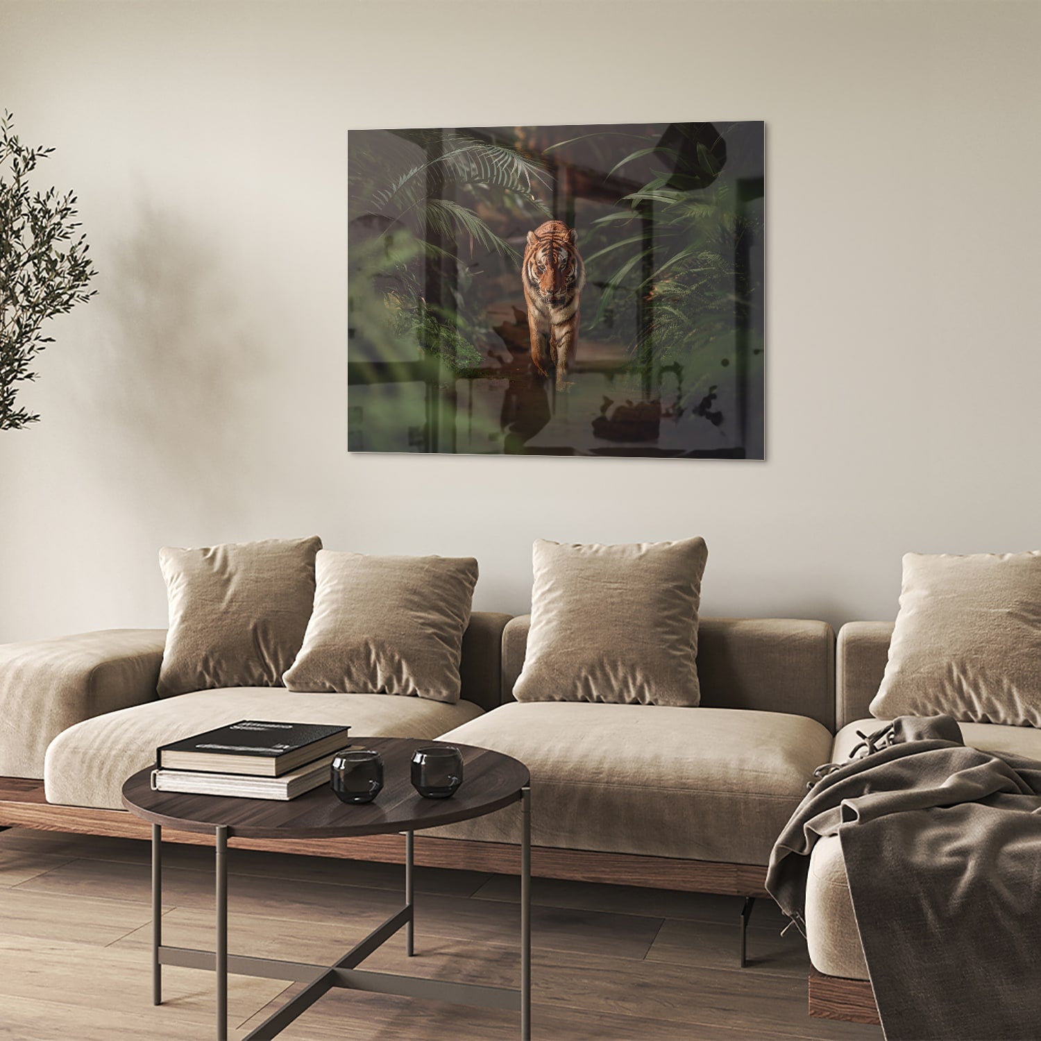 Glazen schilderij van een tijger in de jungle met groene bladeren.