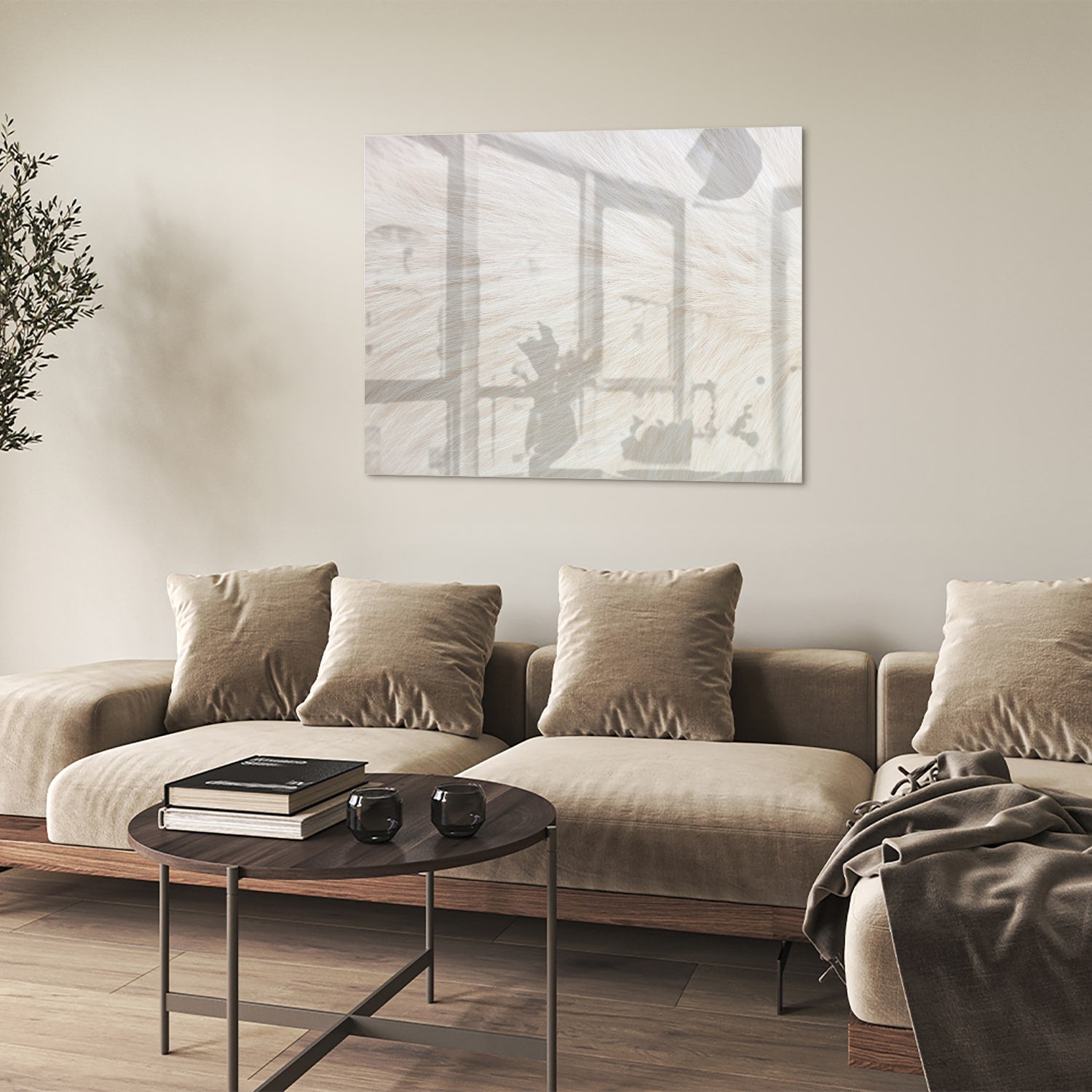 Minimalistisch glazen schilderij met een subtiel natuurthema aan de muur.