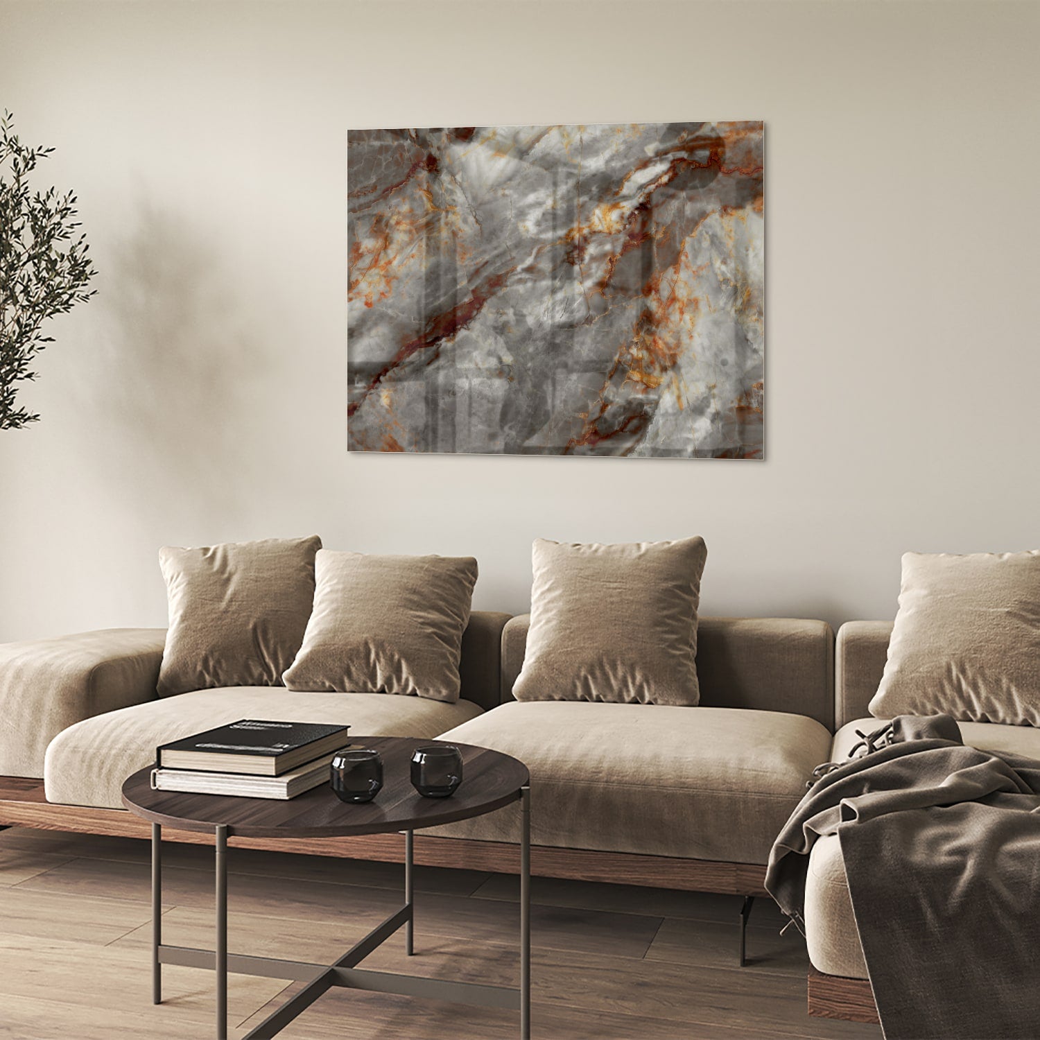 Glazen schilderij met marmerlook in grijs en oranje aan de muur