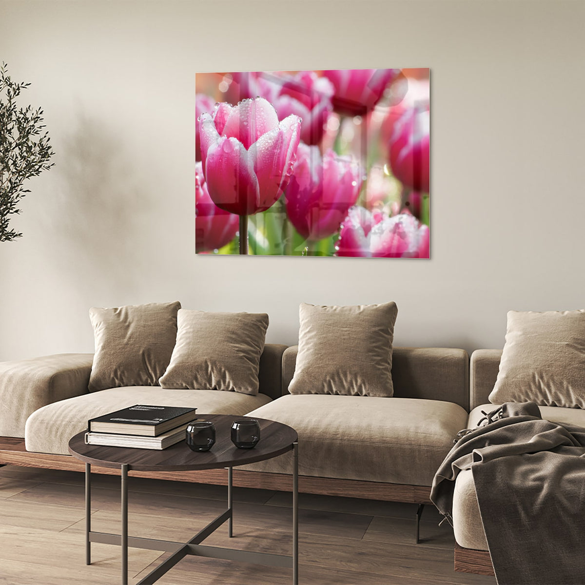 Glazen schilderij van roze tulpen met dauwdruppels, elegant en kleurig.