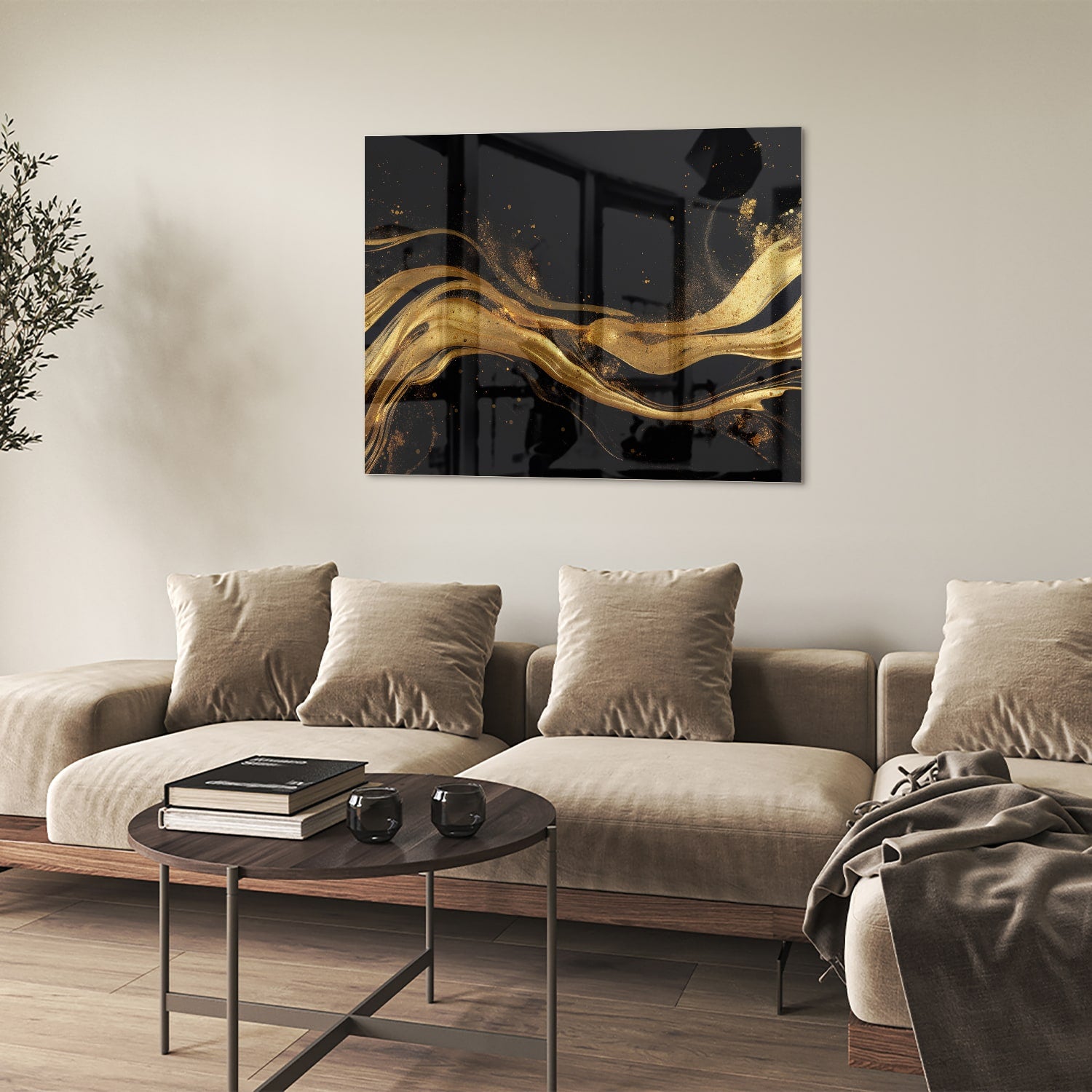 Glazen schilderij met gouden lijnen op een zwarte achtergrond, geschikt voor moderne interieurs.