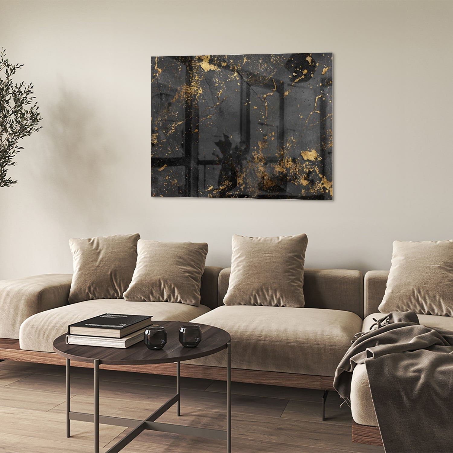 Modern glazen schilderij met abstracte gouden spatten op een zwarte achtergrond.
