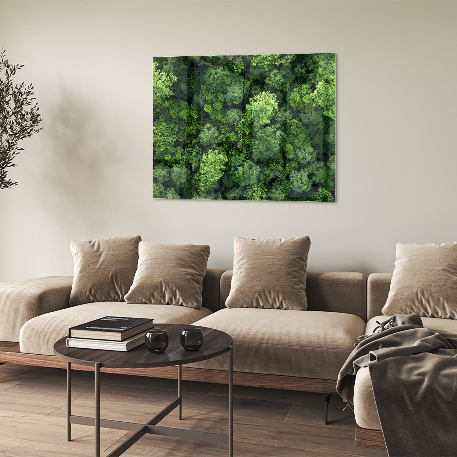 Luchtfoto van een weelderig groen bos op een muur in een moderne kamer.