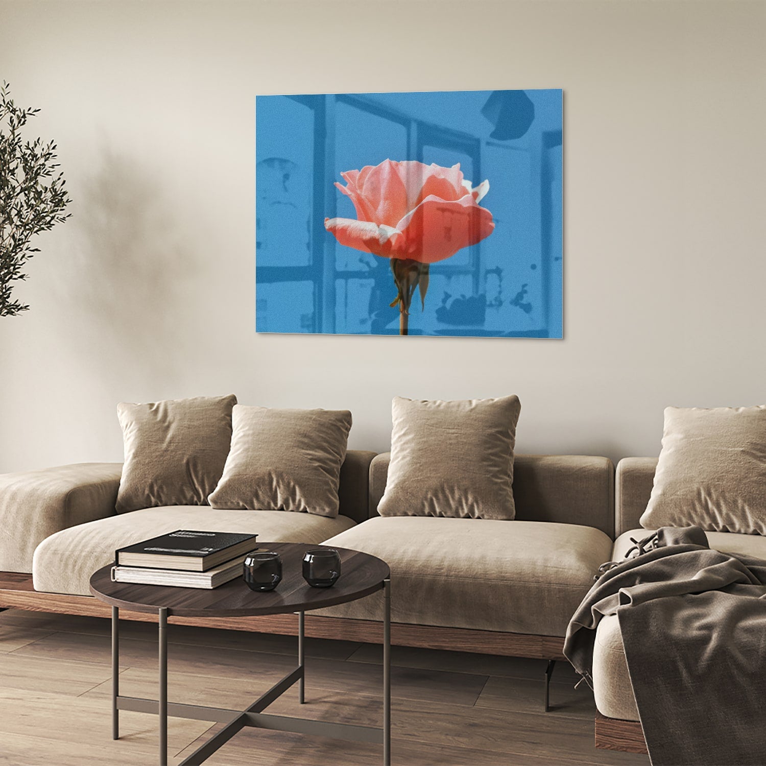 Glas schilderij van een roze roos op een blauwe achtergrond, geschikt voor wanddecoratie.