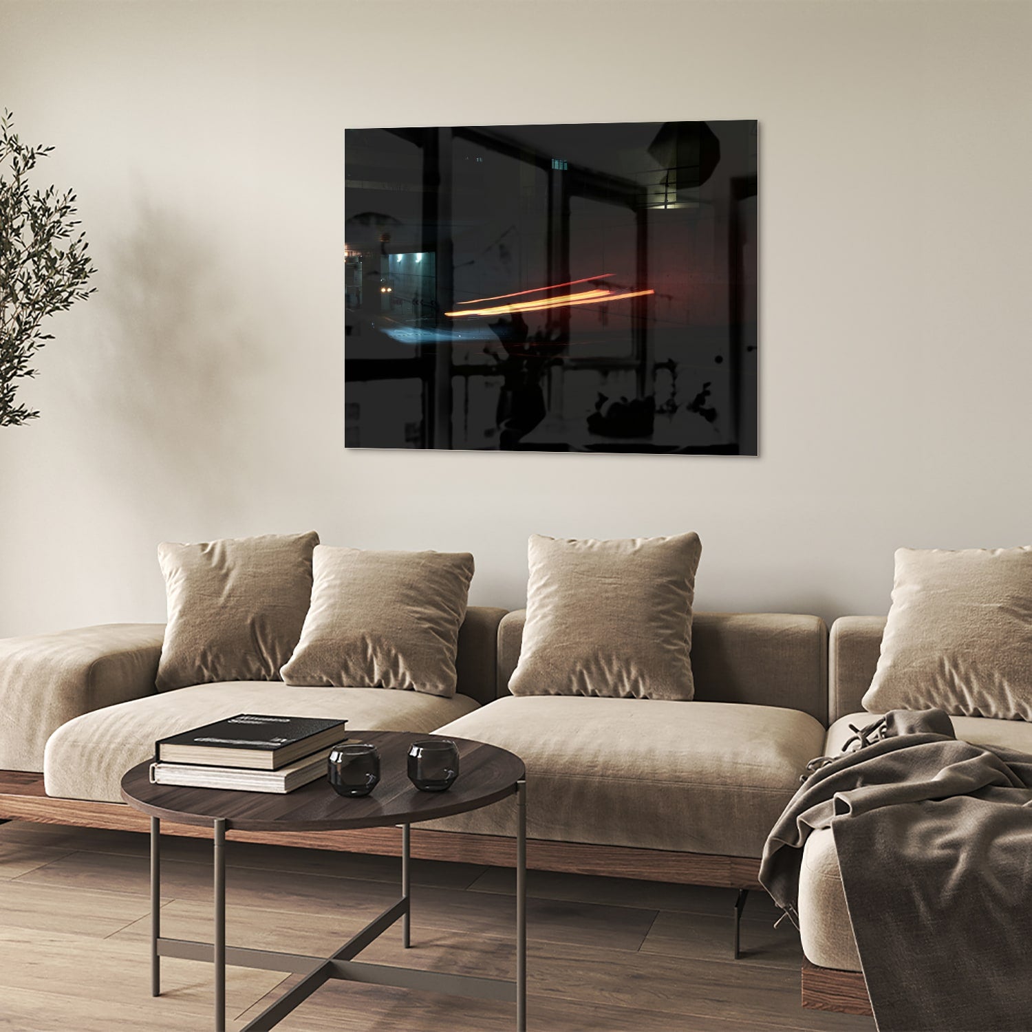 Stijlvol glazen schilderij met abstracte verlichting aan de muur boven een houten kast.