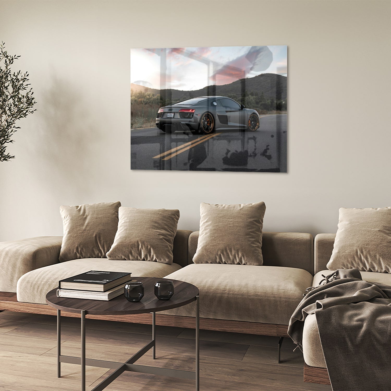 Glazen schilderij van een sportwagen afgebeeld in de natuur met bergen op de achtergrond.