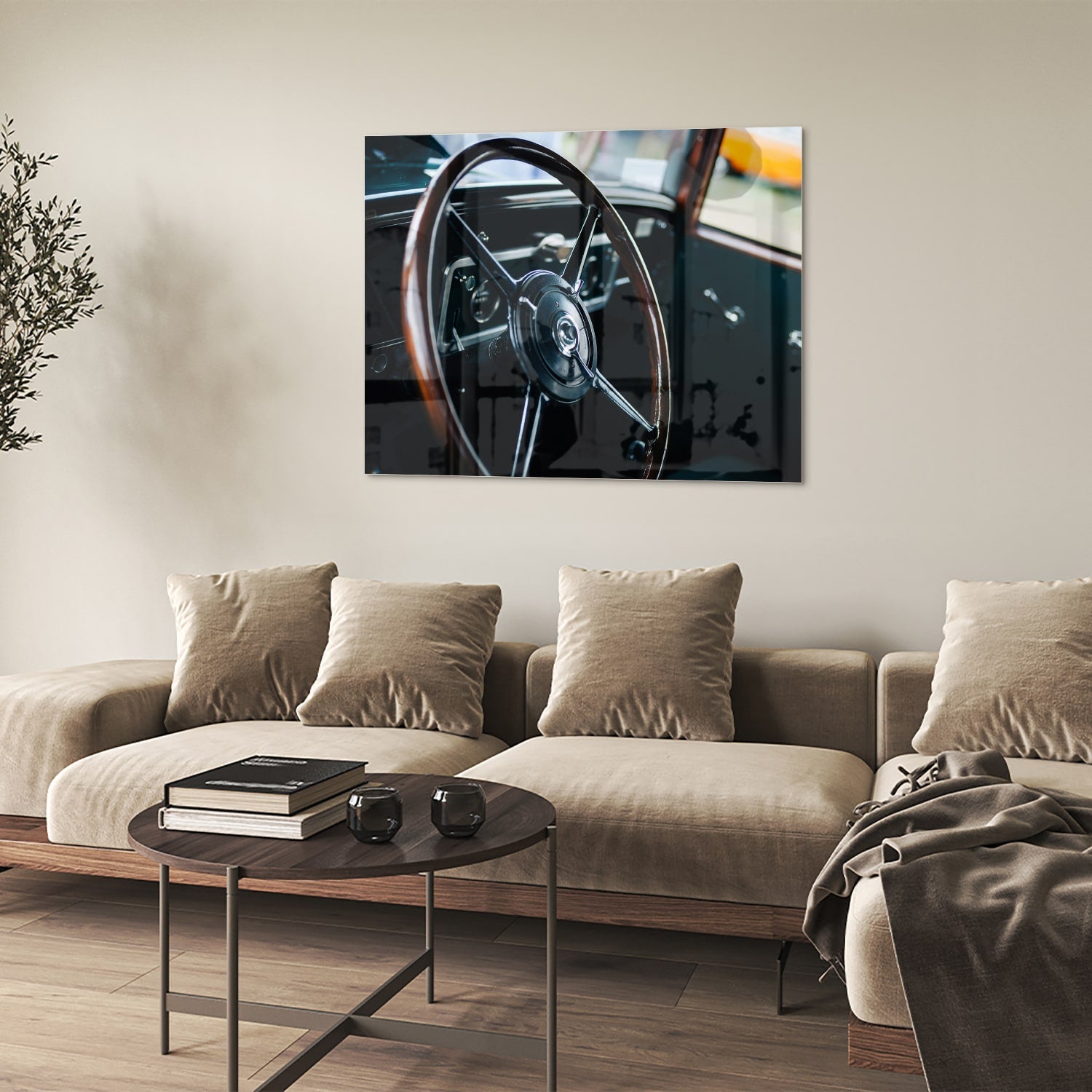 Glazen schilderij van een vintage autostuur aan de muur