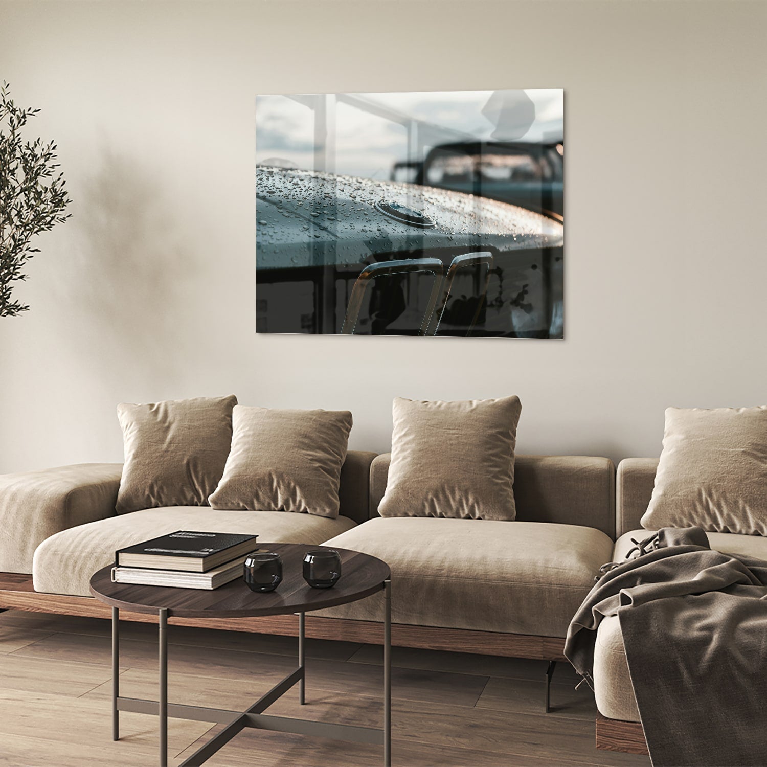 Glazen schilderij van een natte autoruit in een modern interieur