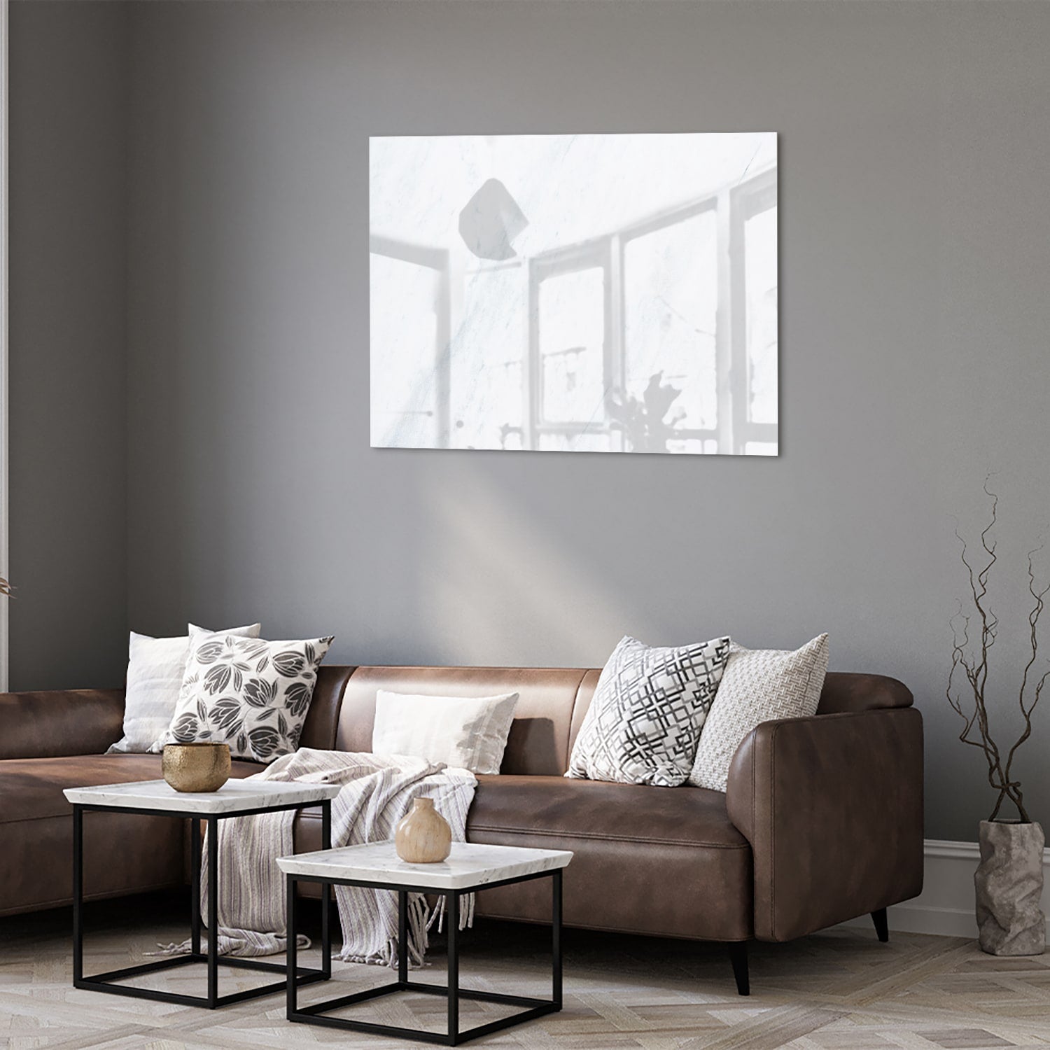 Minimalistisch glazen schilderij met lichte tinten aan de muur