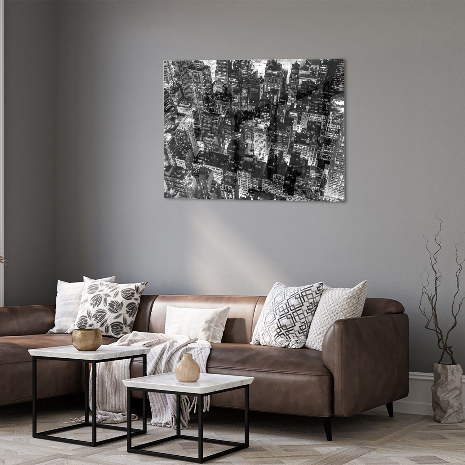 Zwart-wit glazen schilderij van een stad, prachtig decor voor modern interieur.