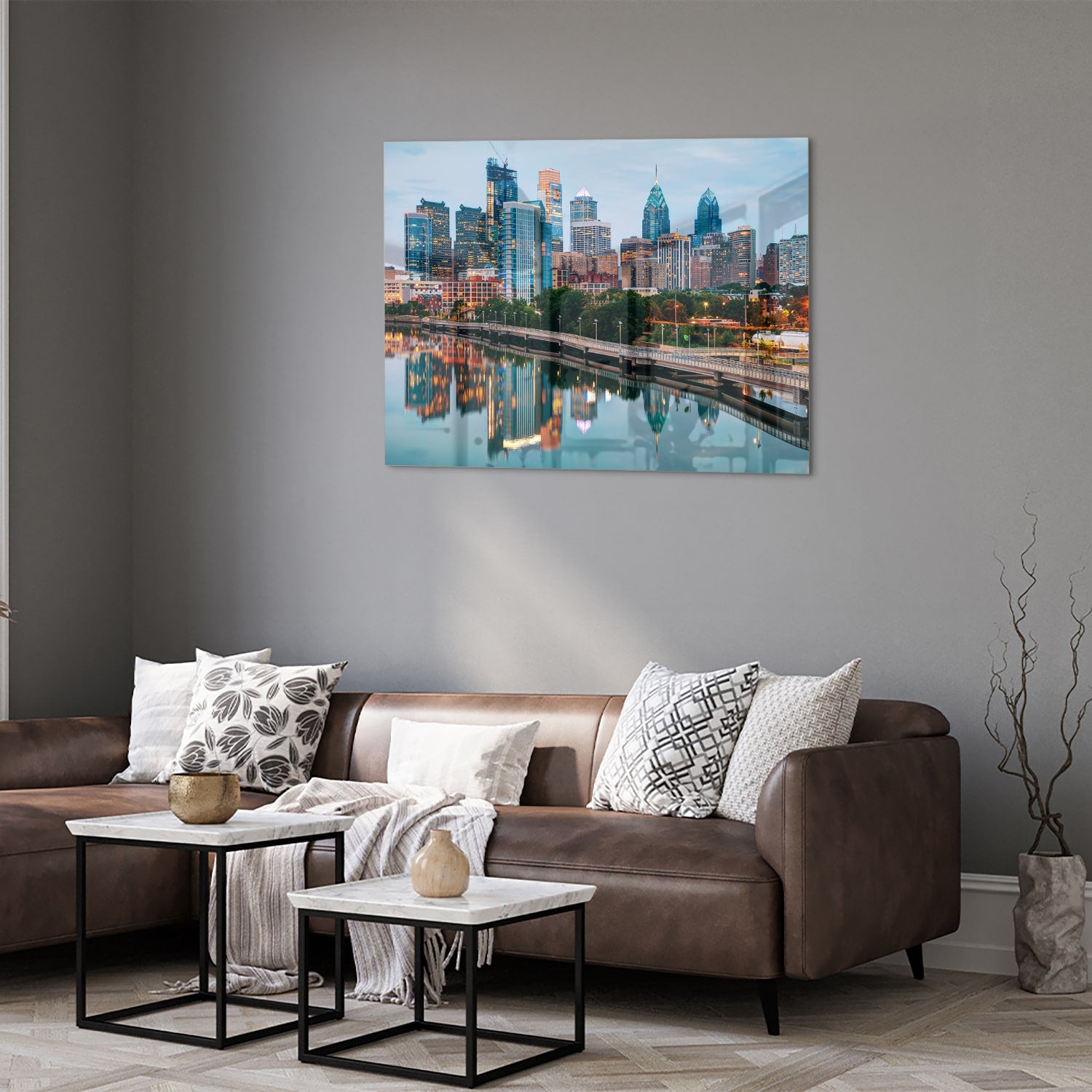 Glazen schilderij met een stadsgezicht en reflecties in het water