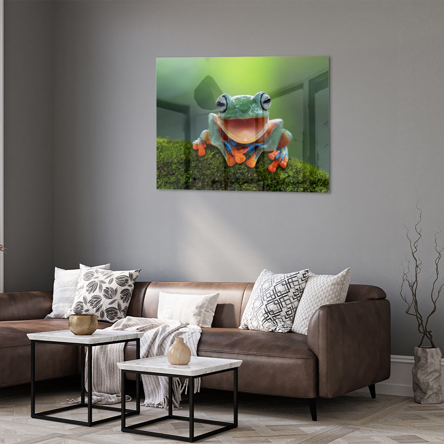 Glazen schilderij van een vrolijke boomkikker op een groene achtergrond