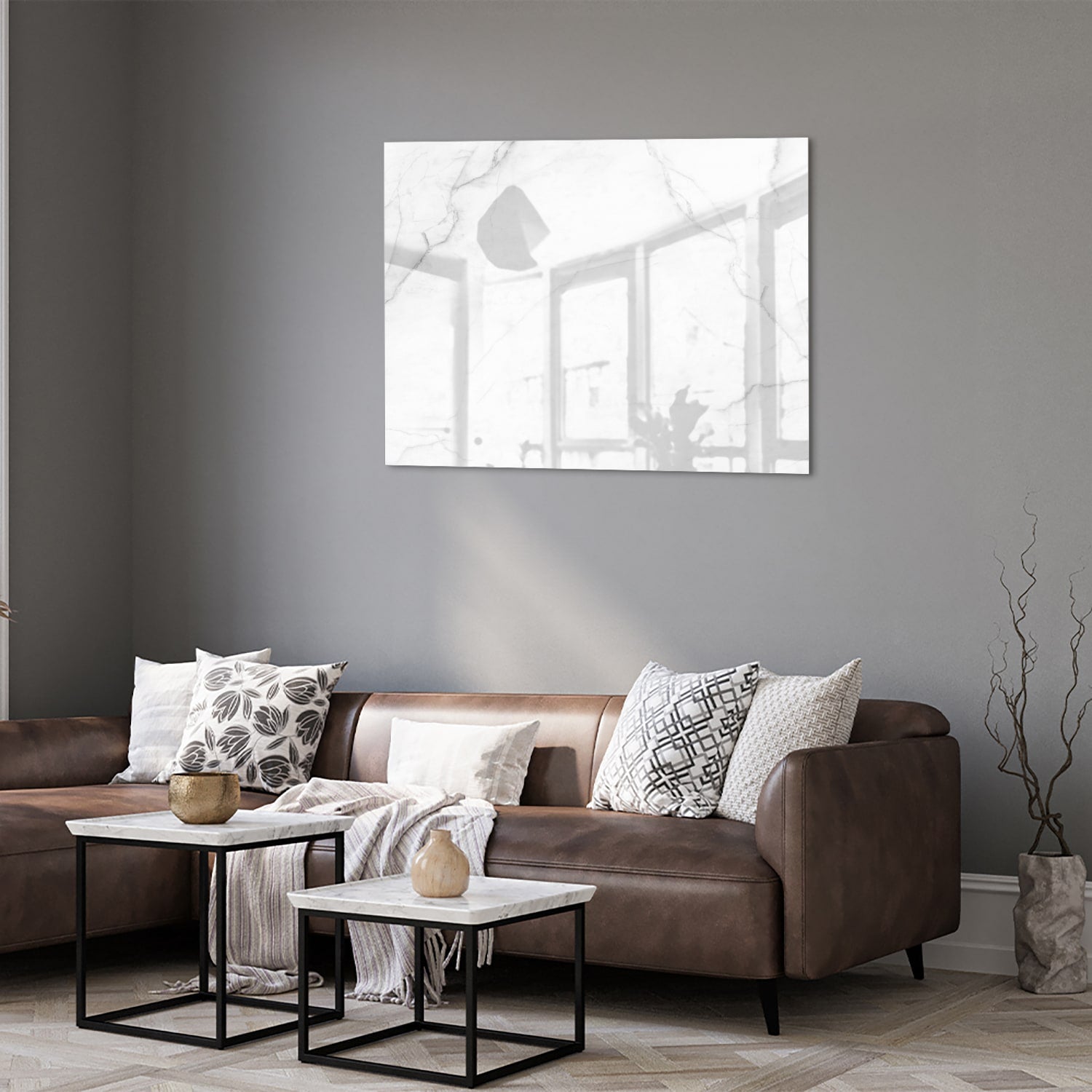 Minimalistisch glazen schilderij met marmerstructuren in moderne woonkamer