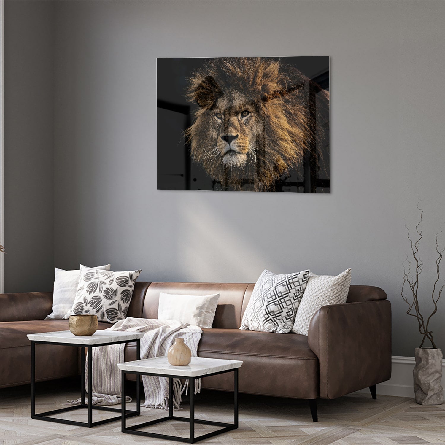Glazen schilderij van een leeuw met een krachtige uitstraling