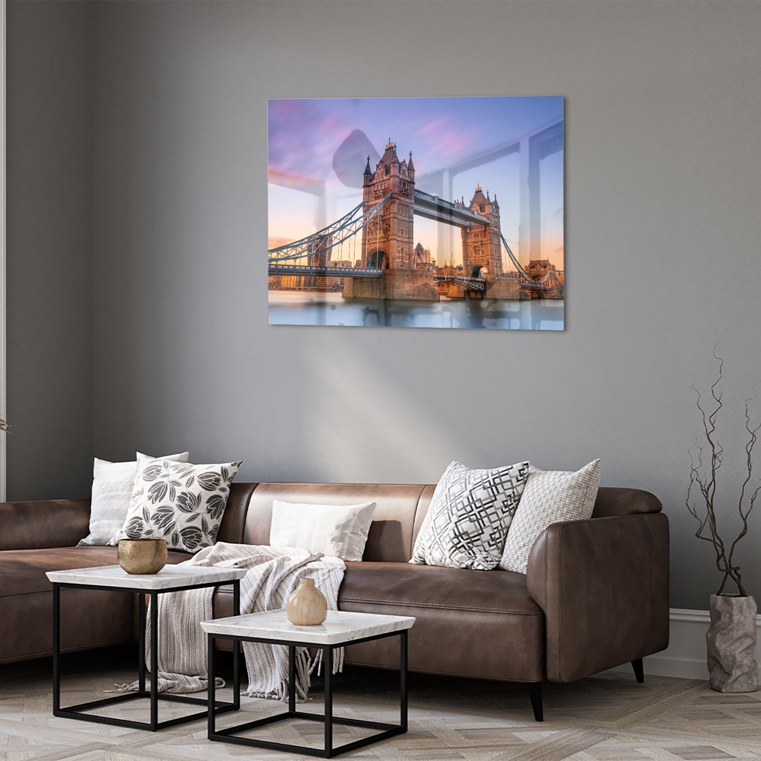 Glas schilderij van de Tower Bridge in Londen met een zonsondergang op de achtergrond.