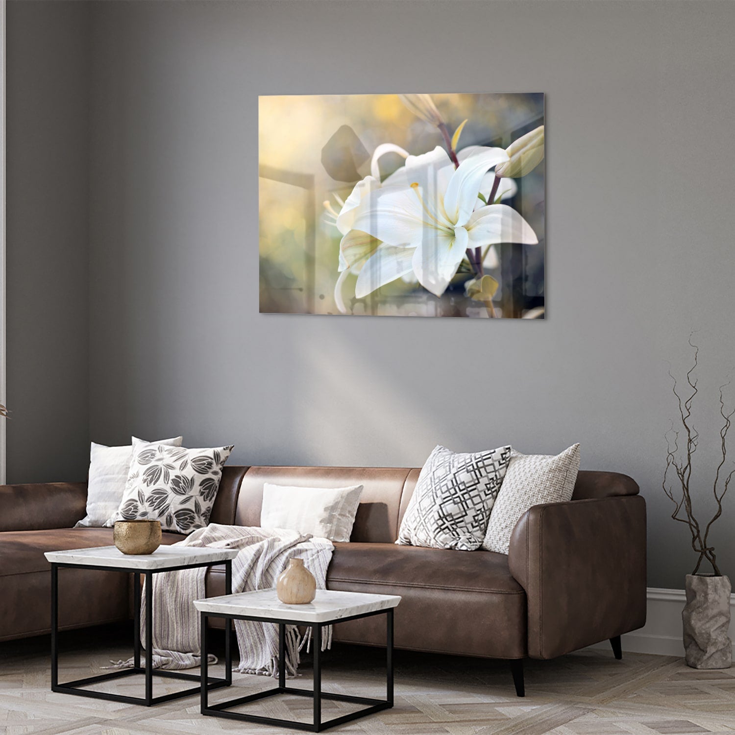 Elegant glazen schilderij van een witte lelie aan de muur