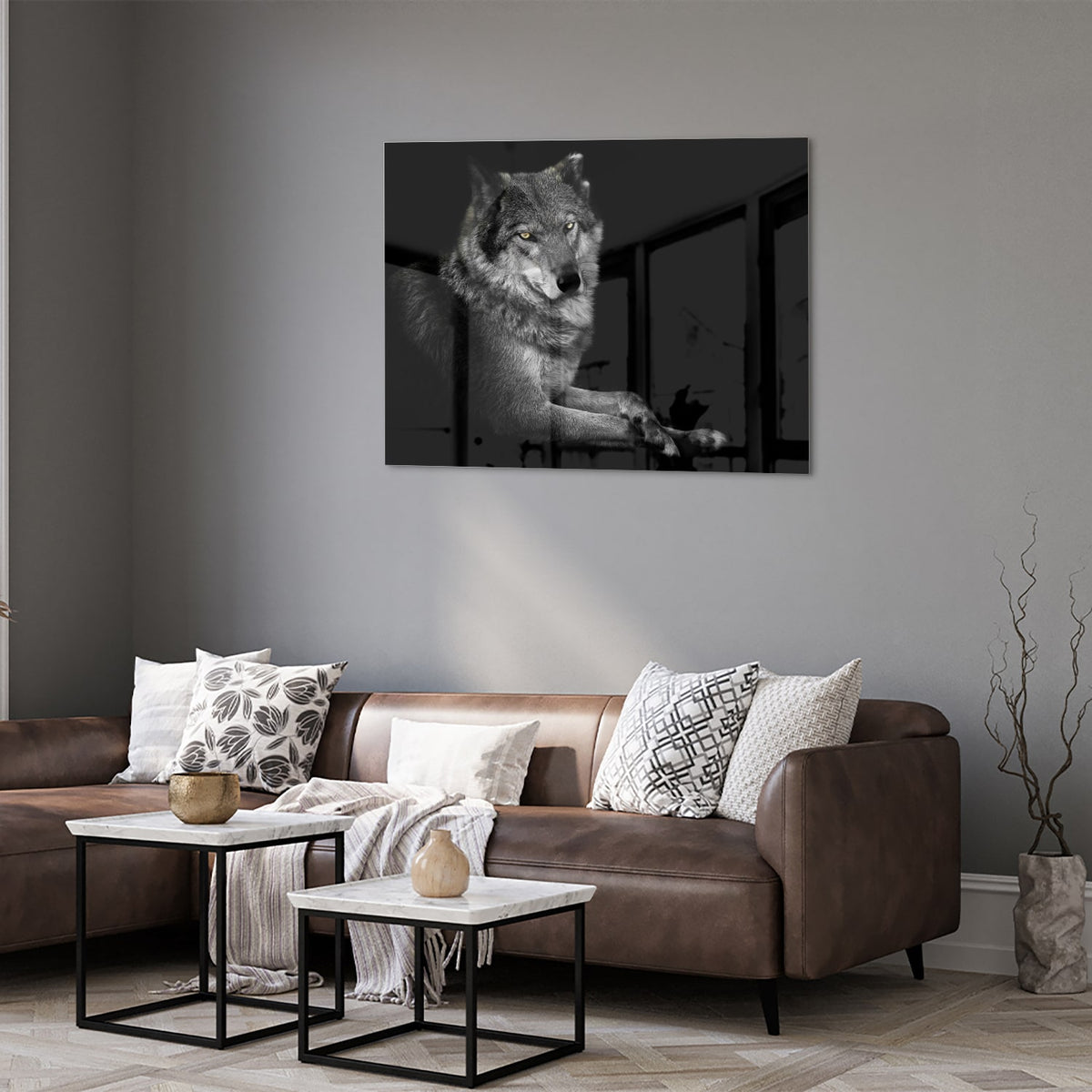 Glas schilderij van een wolf in zwart-wit, perfect voor wanddecoratie.