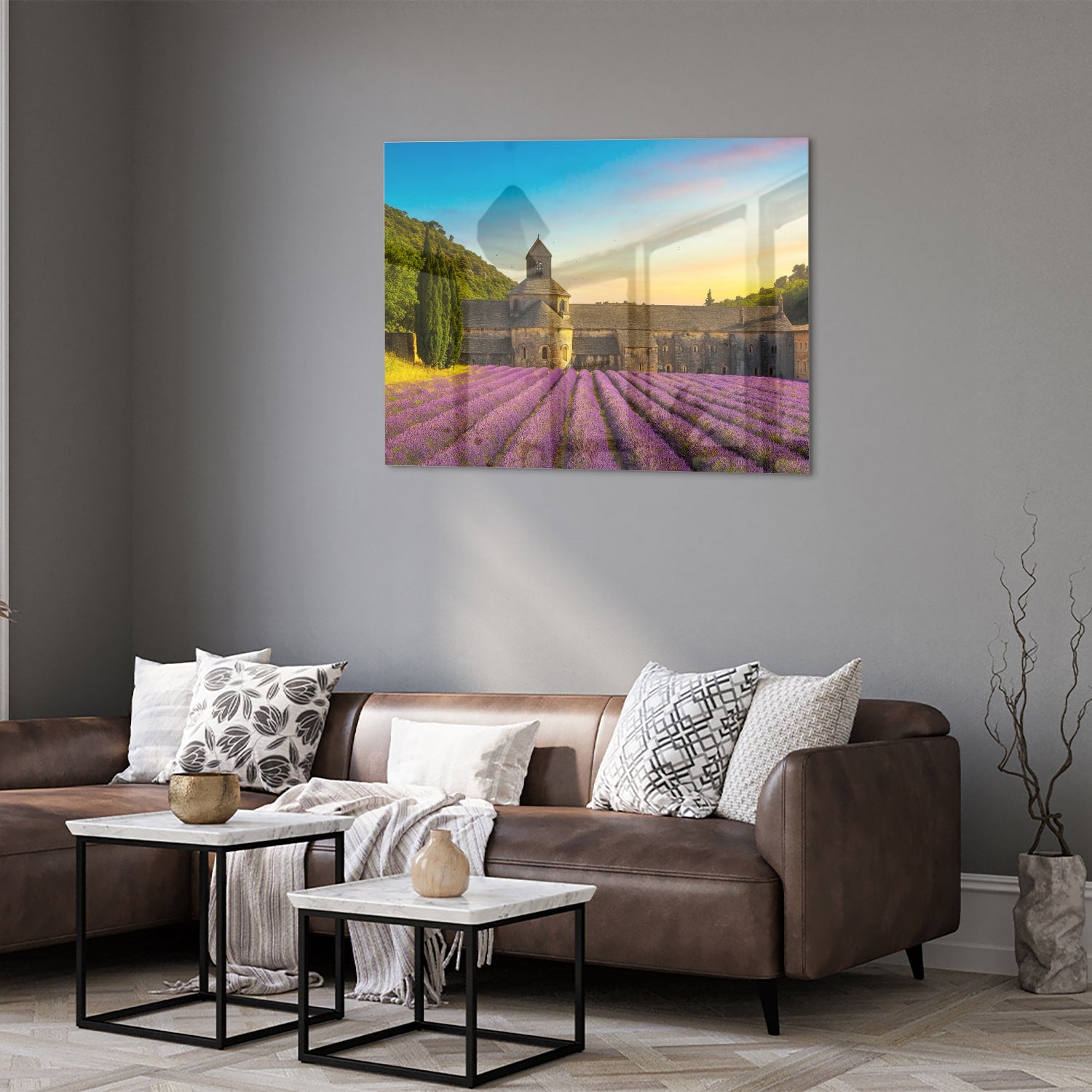 Glazen schilderij van lavendelvelden en een klooster in de Provence