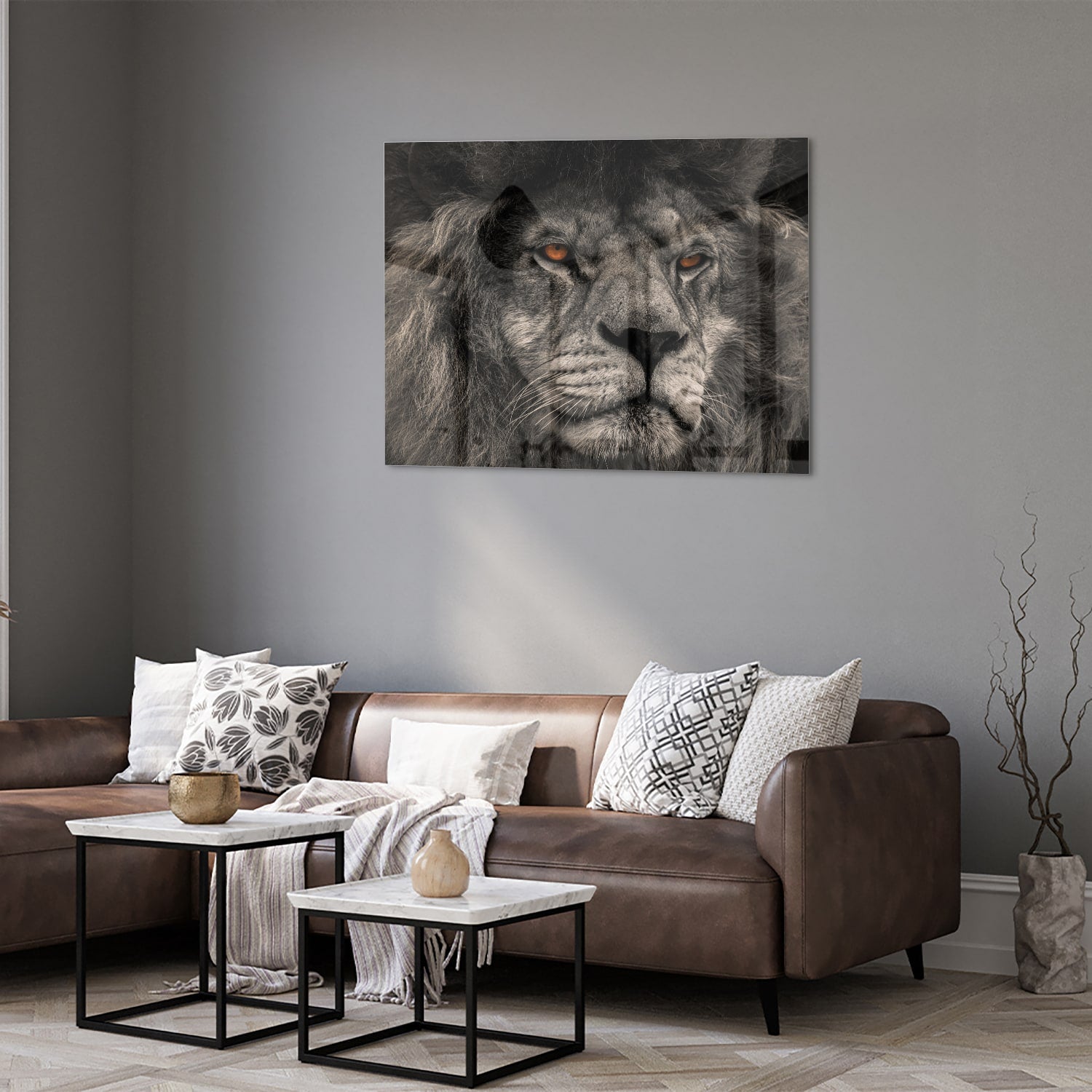 Glazen schilderij van een majestueuze leeuw in zwart-wit, perfect als wanddecoratie.