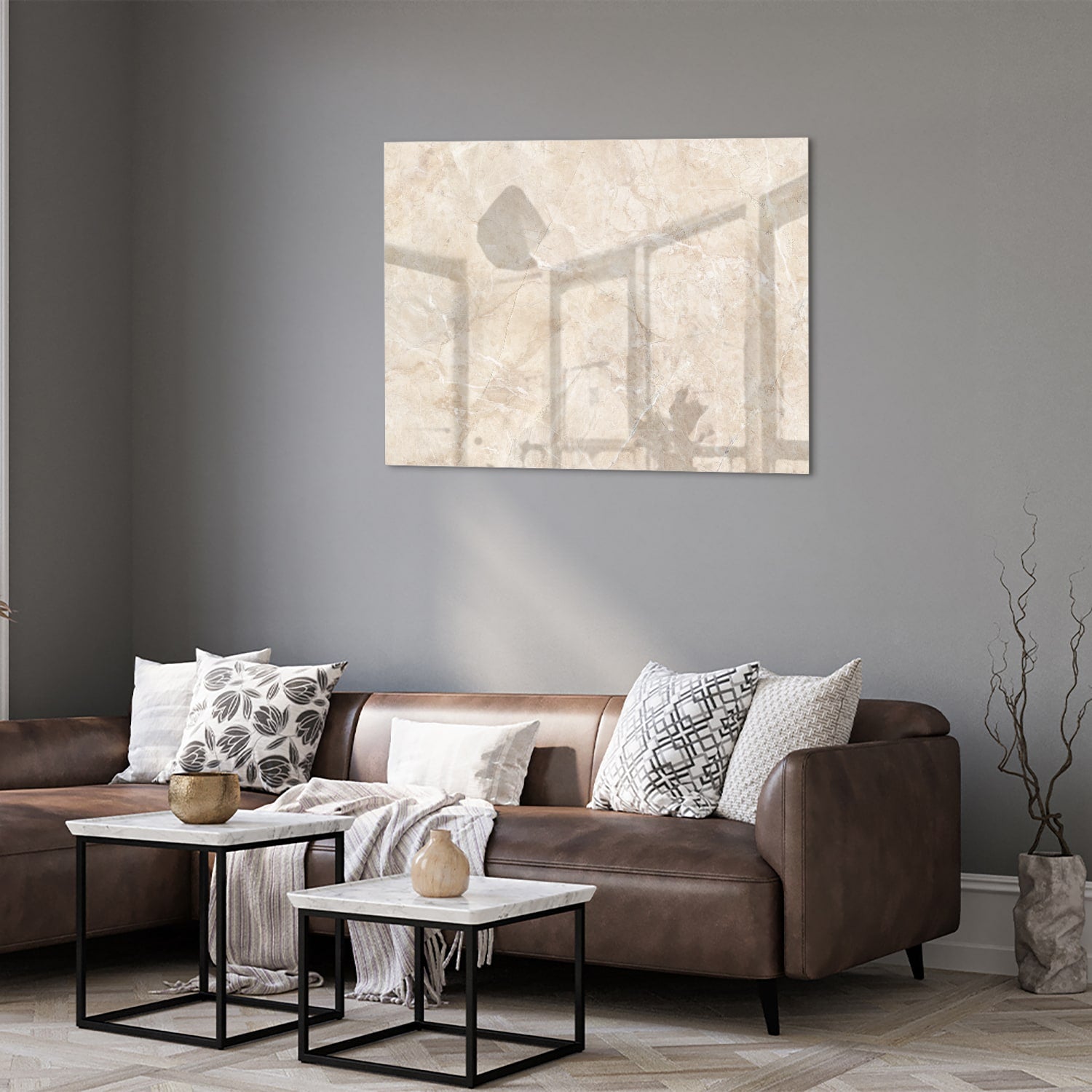 Een elegant glazen schilderij met natuurlijke tinten, perfect voor sfeervolle woonruimtes.