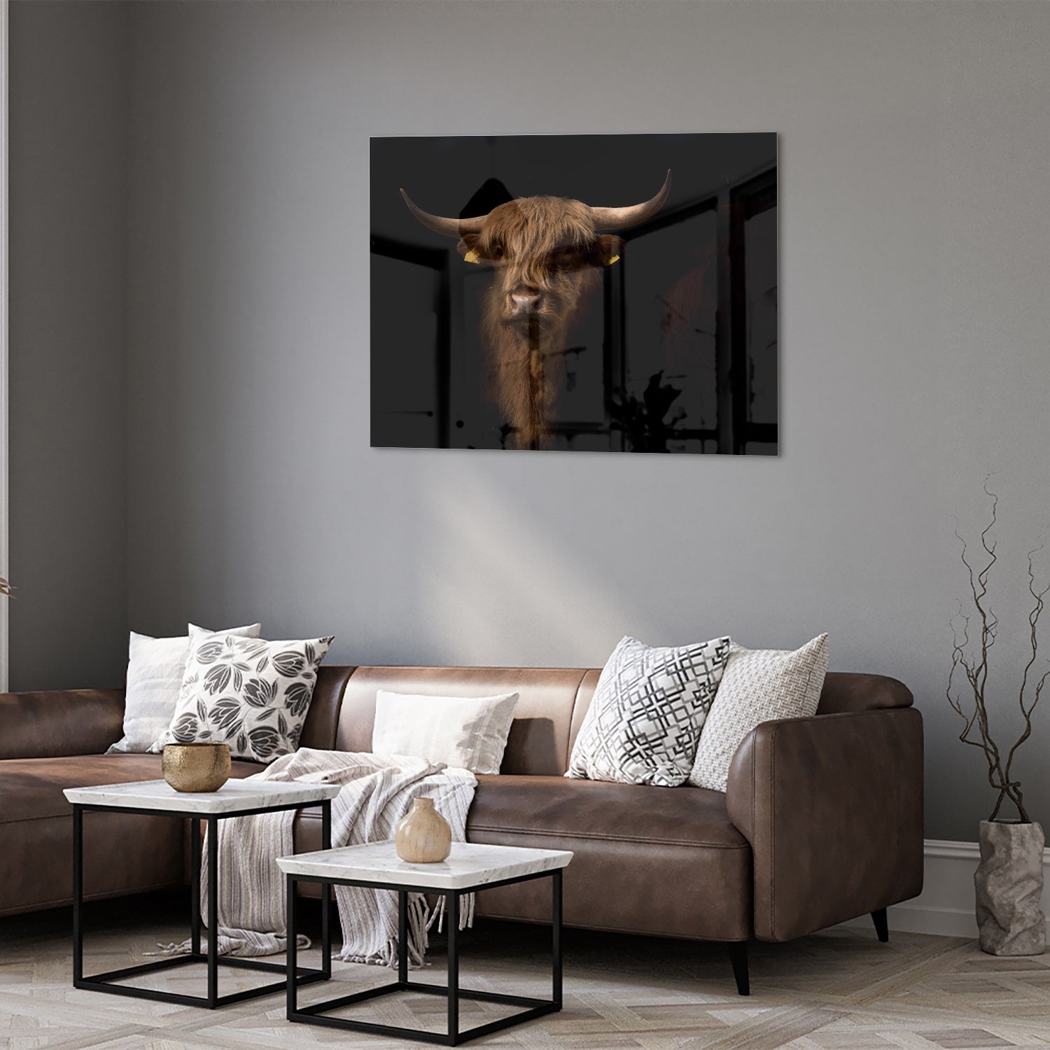 Glazen schilderij van een hooglander, een krachtige uitstraling in interieurdecoratie.